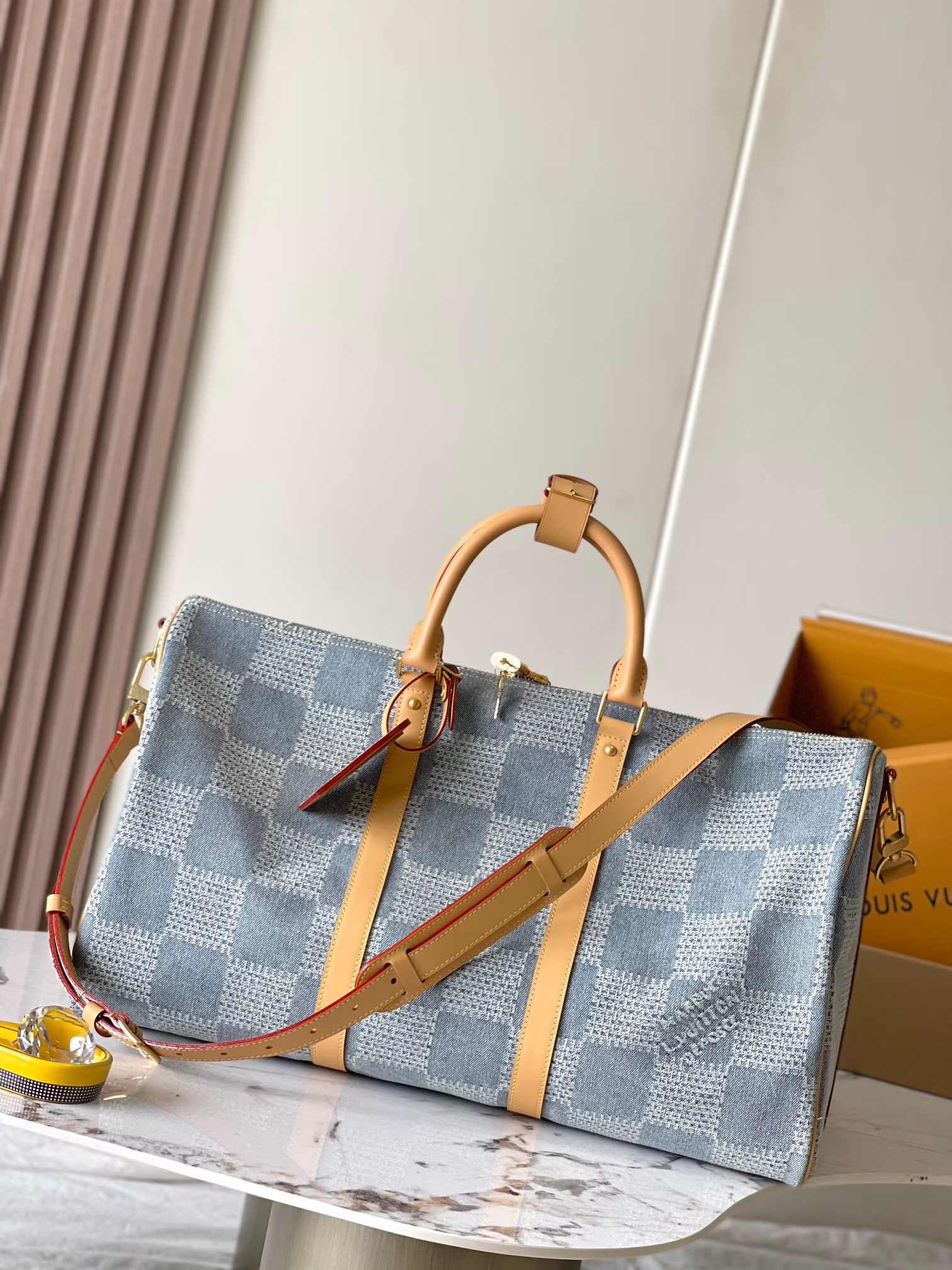 p2500 Checkered denim Keepall Bandoulière 50 travel bag Model: M40739 Material: A-grade steel hardware, imported original fabric Packaging: full set of original duty-free M Burberry size: 50*29*23CM-high imitation bag