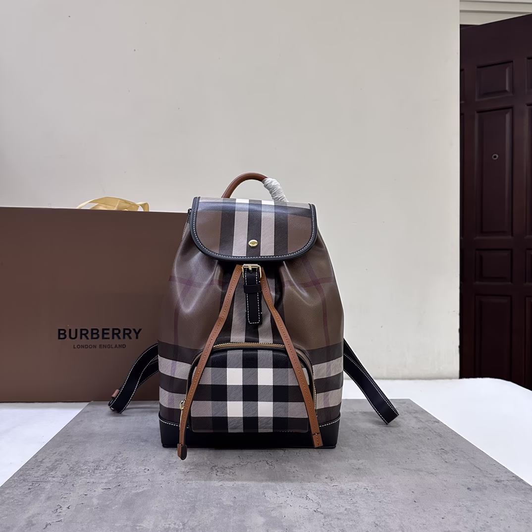 P1080 The new shoulder bag from Berberi, featuring the brand's classic check pattern, cleverly seized bright line leather elements with zipper pockets on the front and an adjustable shoulder strap design This piece of fine art is made of at least 30% from biobased materials Bio-based materials are mainly derived from renewable natural resources such as plants and castor oil comes with a dust bag!Size: 24x13x37cm