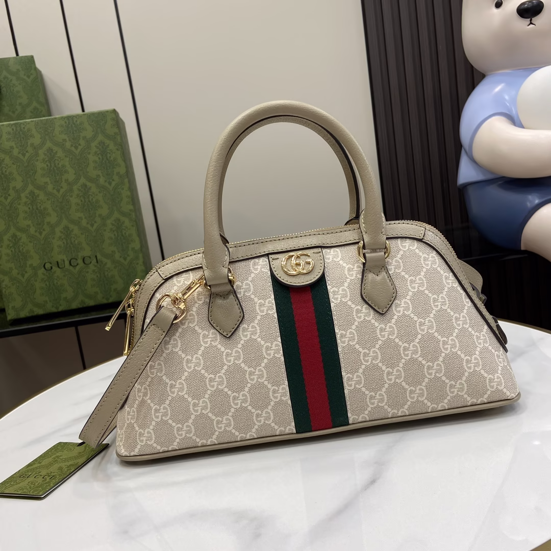 p1020🎁🎁Ophidia series small handbag The Ophidia series presents the early autumn series with innovative styles. This handbag is made of beige and ebony GG Supreme canvas, with a detachable and adjustable shoulder strap. The brand striped ribbon elements and double G shaped accessories add color to this single product. Beige and ebony GG Supreme canvas, oatmeal leather piping, gold-tone hardware, red and green striped ribbon, oatmeal cotton and linen lining Double G, inside: one open pocket, handle: 7.5 cm (height) detachable and adjustable leather shoulder strap (length can be adjusted between 101 cm and 116 cm) zipper closure, weight: about 0.6 kg model: 795249 size: 31.5 (width) x 16.5 (height) x 8 cm (depth) color: oatmeal/pvc maximum capacity: iPhone Plus, full zip wallet, Airpods headphones and lipstick - high imitation factory