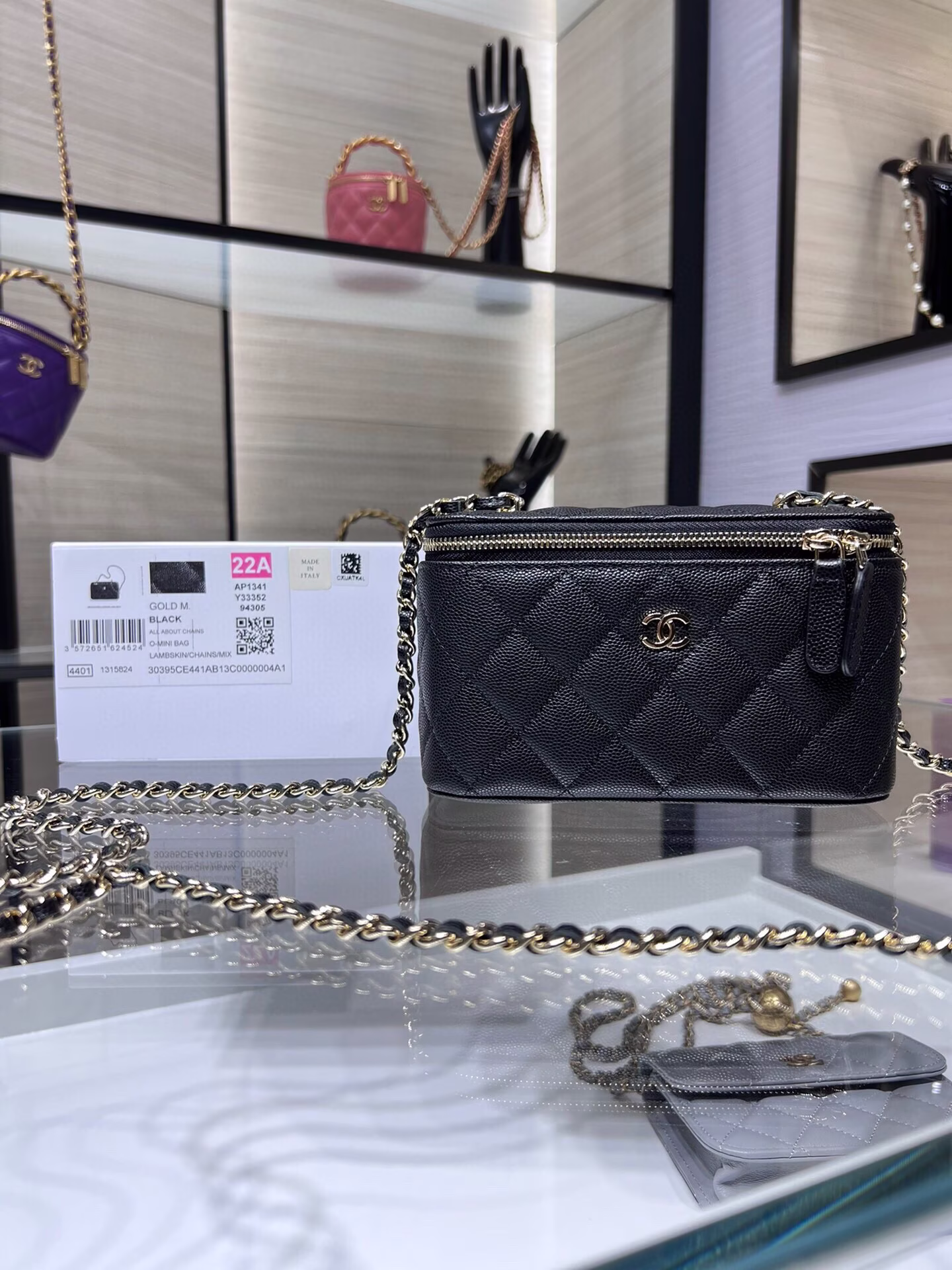CHANEL 22A长款鱼子酱 盒子包  升级版 内里全皮配小镜子化妆品Size：16×8×10cm 1360-高仿包包