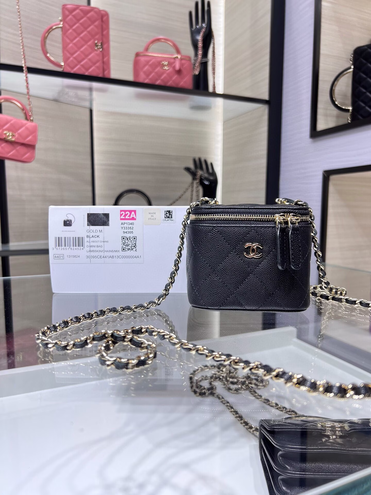 CHANEL 22A新品 鱼子酱方盒子 升级版 

全皮内里 配小镜子 小型收纳盒   尺寸：11*8.5*7cm 1160-高仿包包