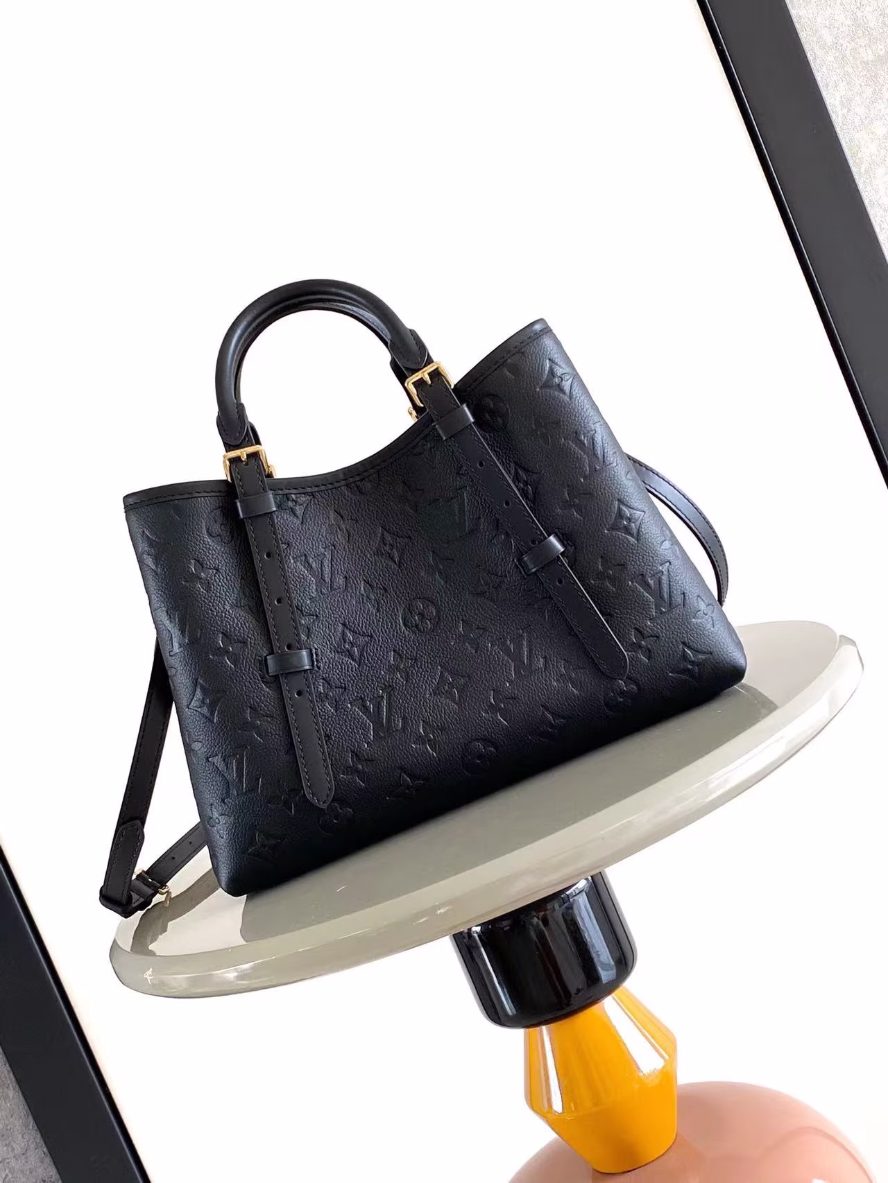 BABYLONE TOTE SMALL HANDBAG M11393 BLACK This Babylone Tote handbag traces its origins to the Babylone trendy community in Paris.The delicate cowhide leather is used to outline the sharp lines with plenty of space to organize your travel needs.Inside central zipper pocketAdjustable handles to achieve the length of the shoulderMeasurements:31 x 21.5 x 13 cm-high-fashion factory