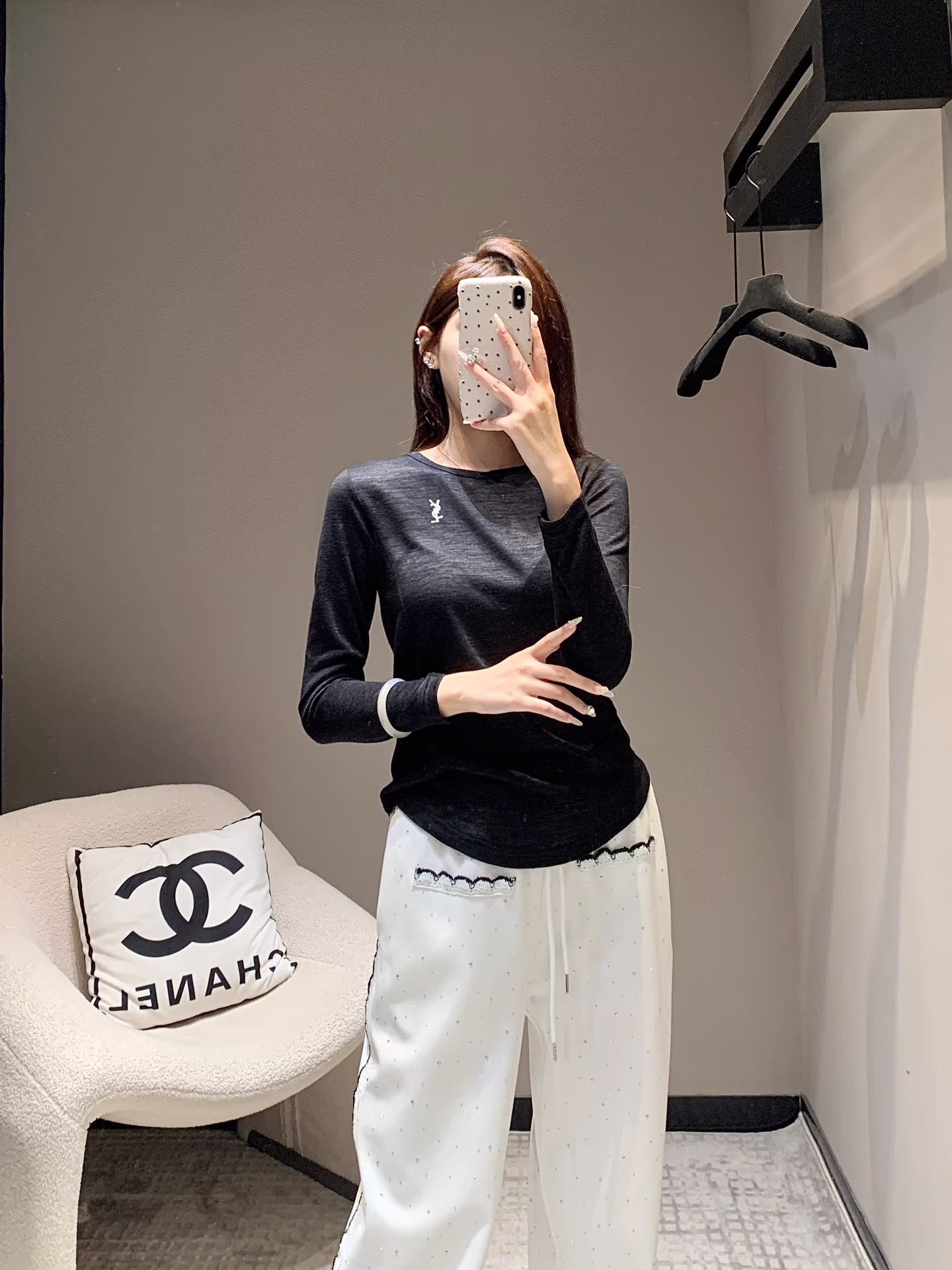 💰P260 Saint laurent 24FW早秋新款 微标长袖圆领打底T恤衫 胸前logo点缀 简约高级 定制棉质面料 柔软舒适透气 修身版型 上身显瘦又百搭 秋冬完美单品 推荐人手必备 保暖时尚为一体 寒冬也要美美的～现货发售S/M/L-高仿包包