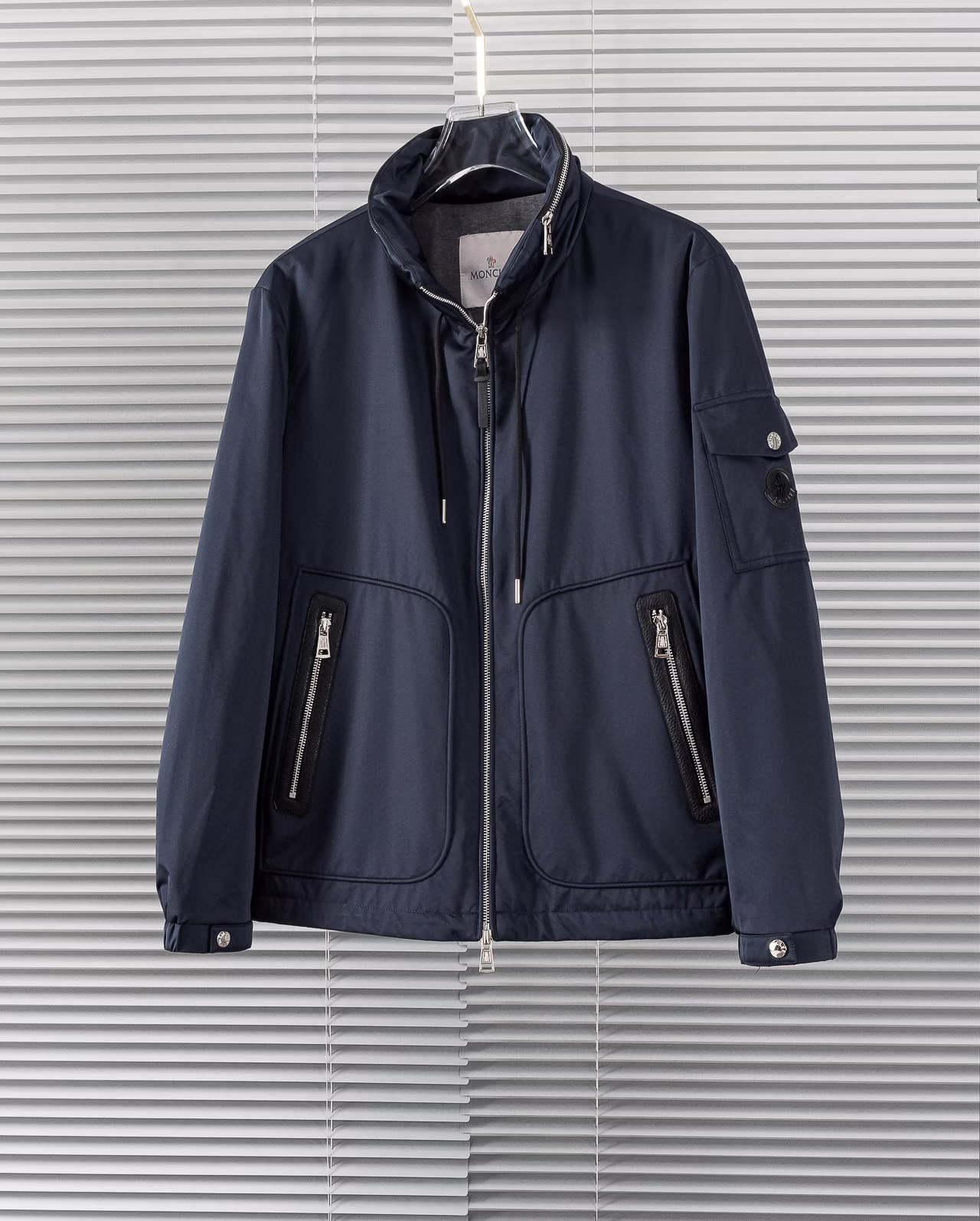 P920 Moncler Moncler Moncler Hooded The highest version of the whole network hidden hood Heavy recommended! 24 official website new Price 15000 ➕ hooded jacket coat spring and fall good wear and ride practical equipment! Classic models with innovative drink improvement is not picky! Tencel memory fabric is comfortable and wrinkle-resistant with bones! Simple and uncomplicated type of fine tailoring special can be hidden hood exquisite material exquisite full wrap details and so on are very say! Perfect character welcome to compare with LOW goods! black treasure blue size: 48-56-high replica bags