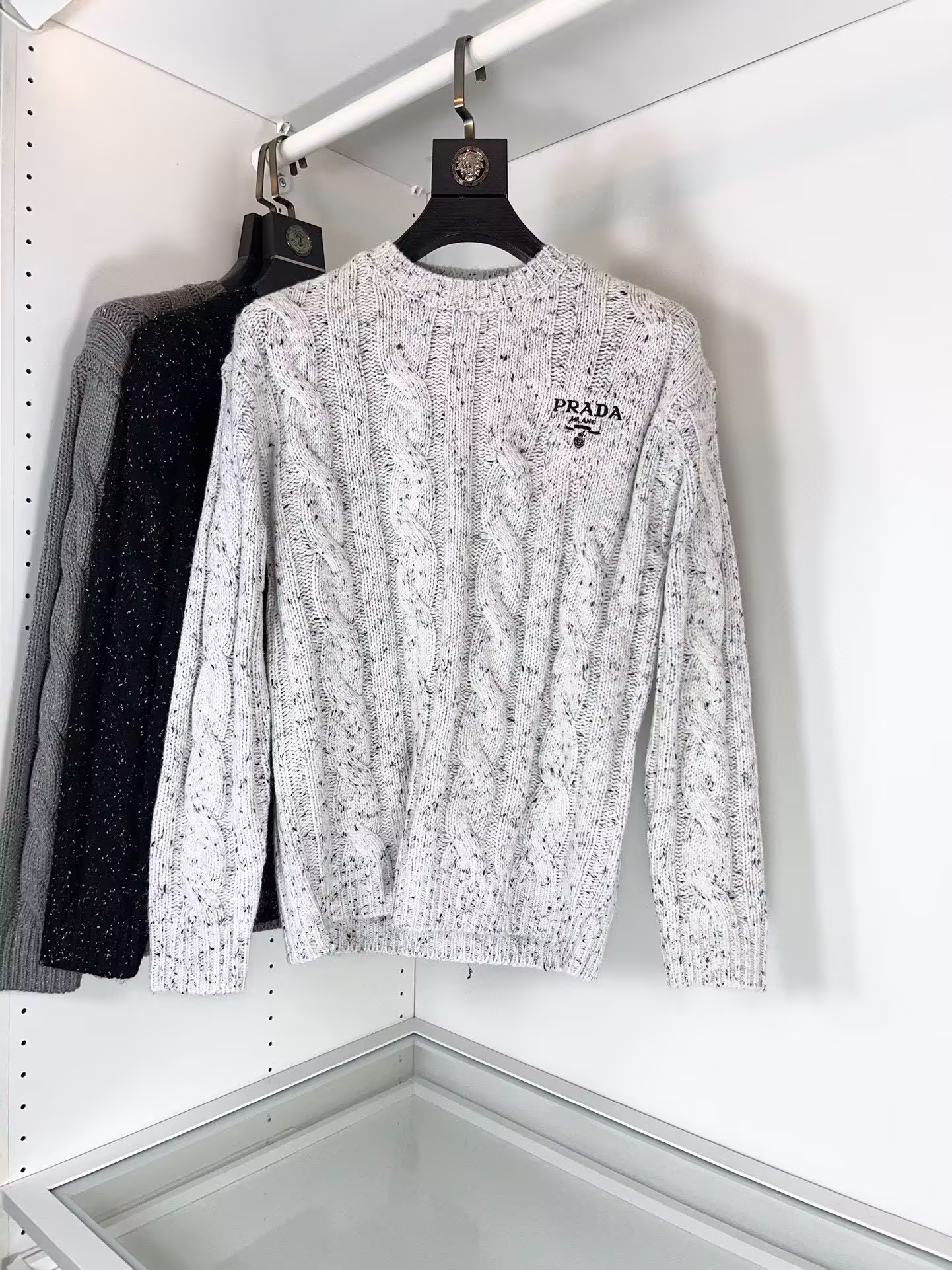 P600 Prada Prada 2024 fall and winter latest series of knitted wool sweater sweater series Counter 1:1 top reproduction full quality! Thickened paragraph hipster must-have single product! Know the goods of the old iron hurry to get down Fabric: 100% wool size M ~ 3XL 178 150 pounds to wear L maximum wear 210 pounds - high imitation factory!