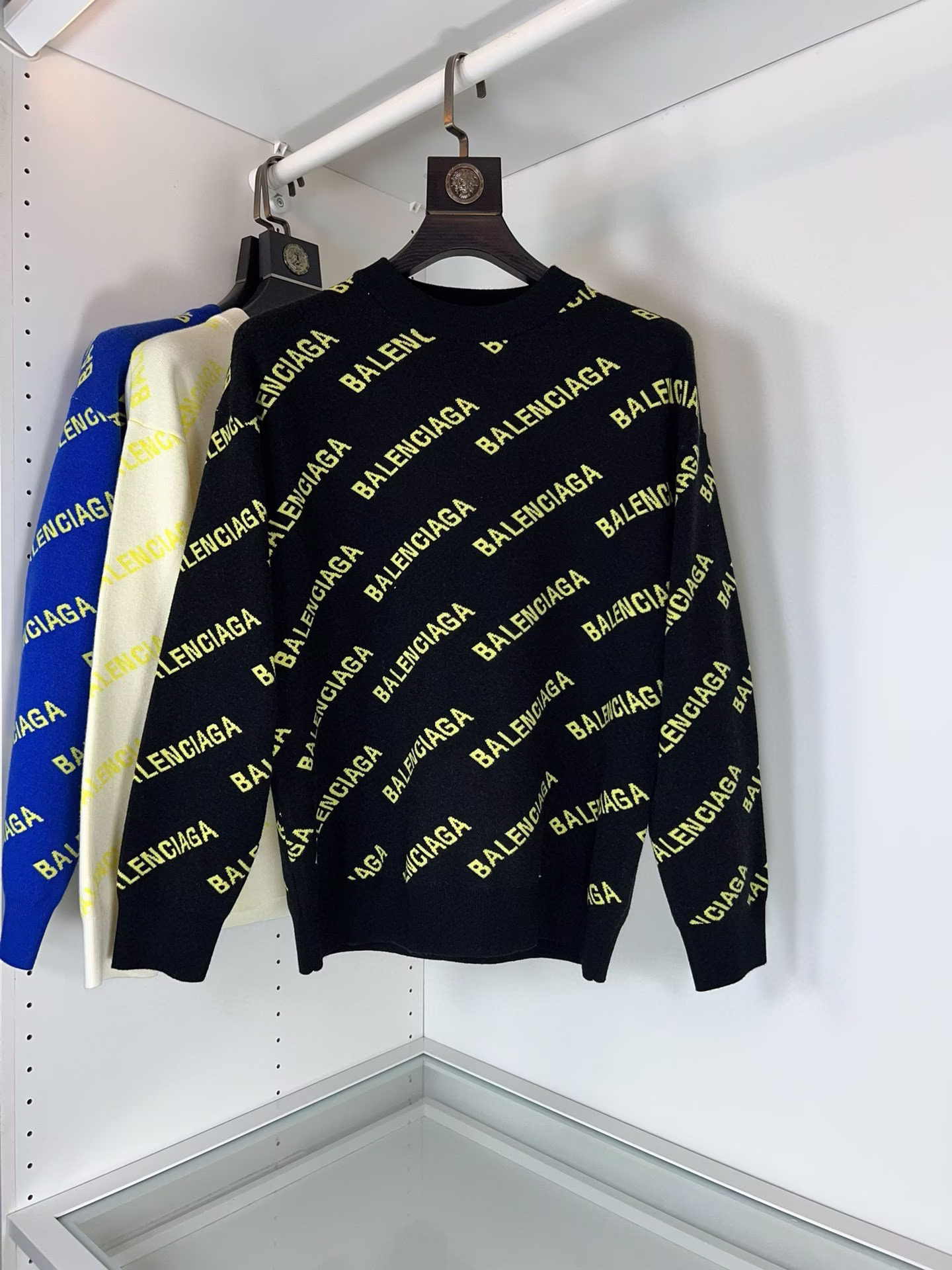 P600 Paris family 2024 fall and winter latest series of knitted wool sweater sweater series counter 1:1 top reproduction full quality! Thickened paragraph hipster must-have single product! Know the goods of the old iron hurry to get down Fabric: 100% wool size M ~ 3XL 178 150 pounds to wear L maximum wear 210 pounds - high imitation factory!