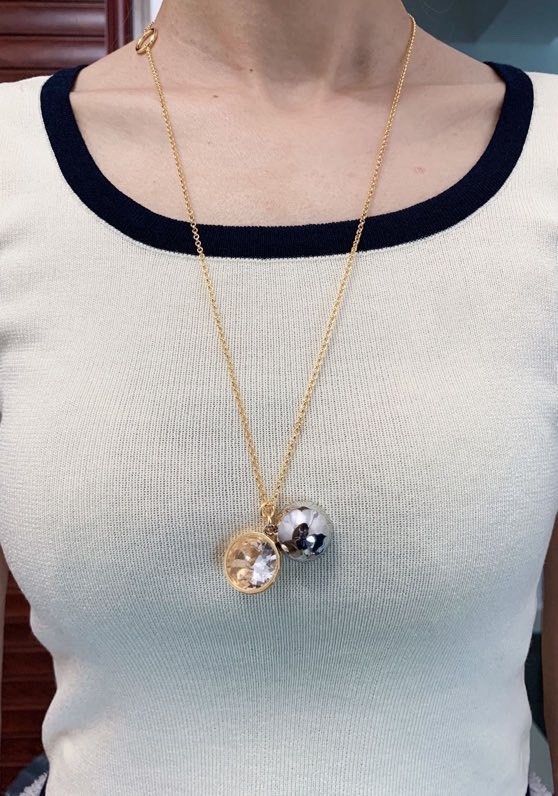 P190 L0EWE Loewe NecklaceAnagram filigree pendant and a loop clasp with a LOEWE carved diamond claspSophisticated and durableMetallic consistencyZP brassMaterial detailsPerfect replica of the standardWhat's the standard for you guys 😎😎This is perfect for any everyday outfit👍🏻👍🏻