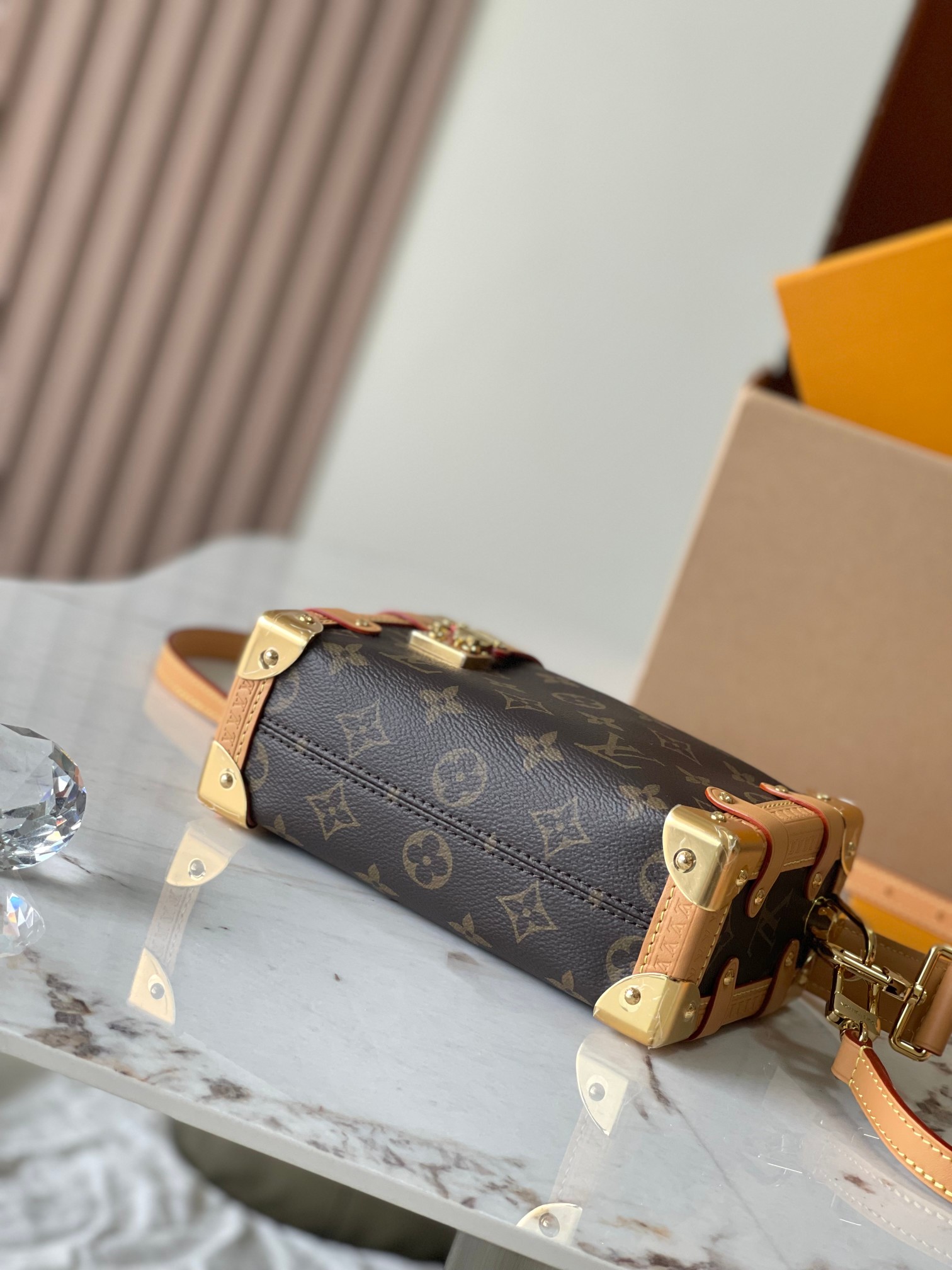 Picture [4]-p1800SIDE TRUNK MiNi handbags Model: M46815Materials: A grade all-steel hardware imported original fabricsPackaging: a full set of original duty-free M Bobberly loadedDimensions: 18 x 12.5 x 8CM-high-fashion bags