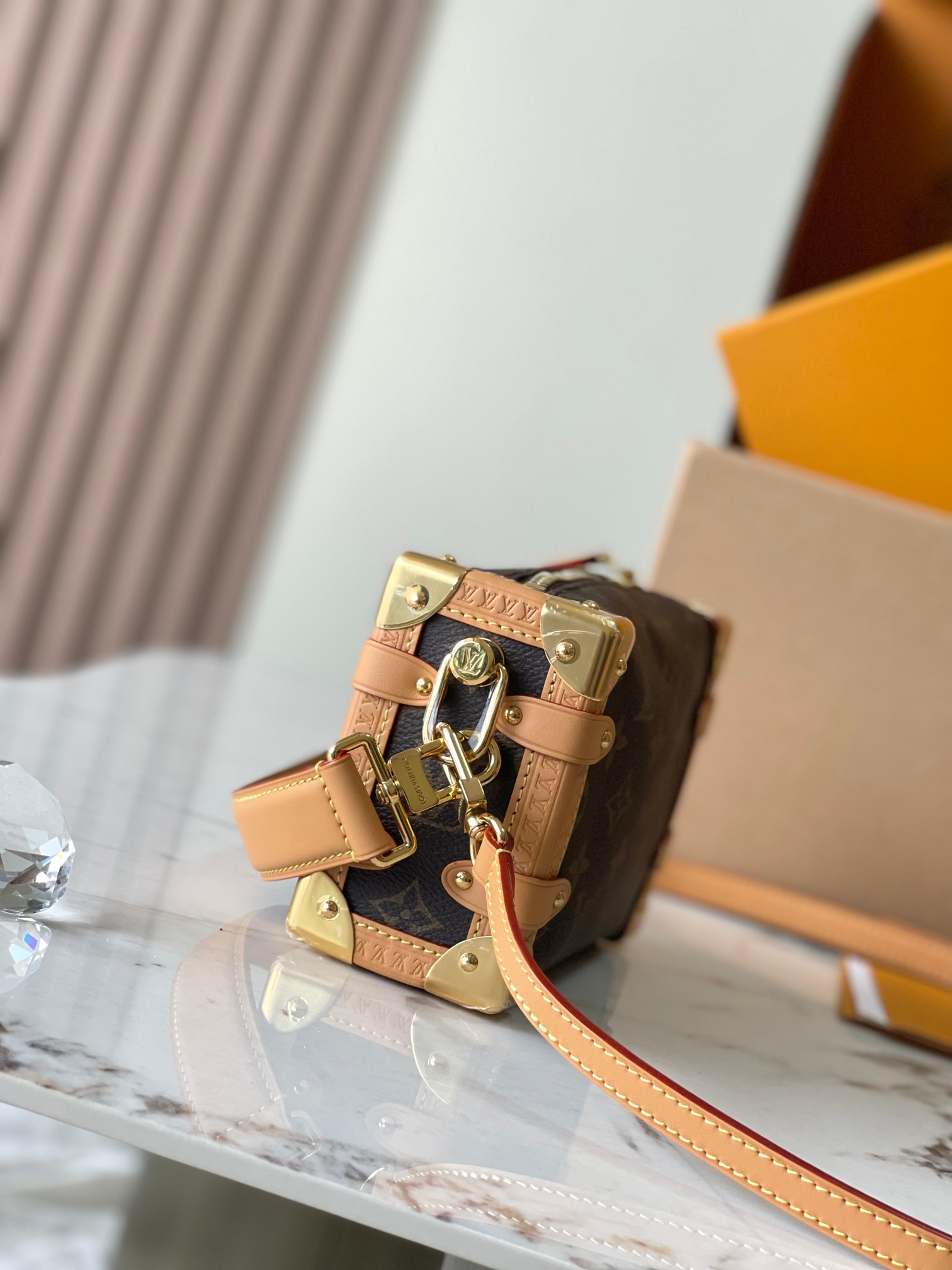 Picture [2]-p1800SIDE TRUNK MiNi handbags Model: M46815Materials: A grade all-steel hardware imported original fabricsPackaging: a full set of original duty-free M Bobberly loadedSize: 18 x 12.5 x 8CM-High-fashion bags