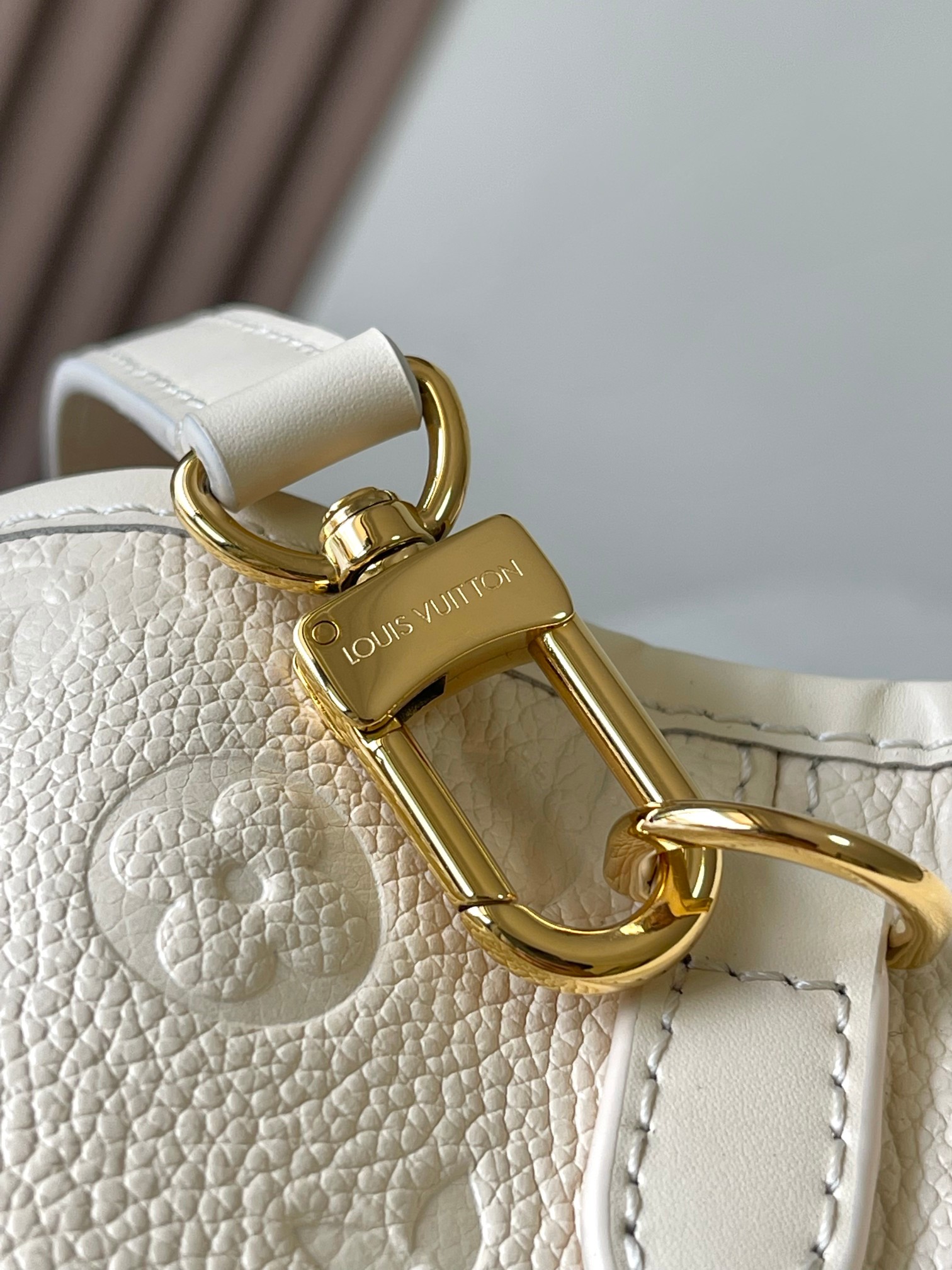Image [6]-p2300This Babylone Tote Handbag Traceability Paris Babylone Trend Community Model: M11394 WhiteMaterials: A-grade all-steel hardwareImported original fabricsPackaging: a full set of the original duty-free M Bobberley loadedSize: 31 * 21.5 * 13CM-High Faux Bags