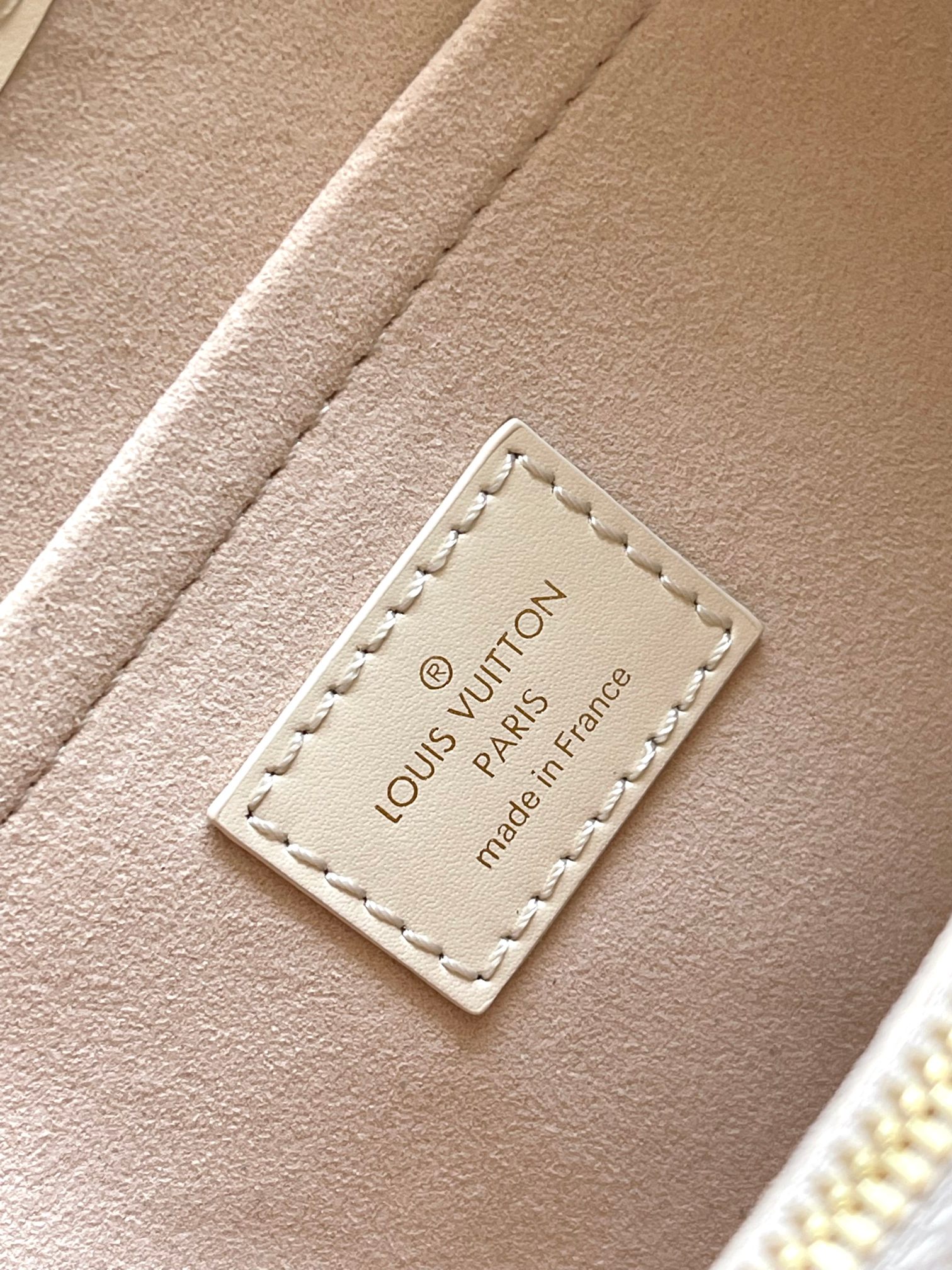 Image [8]-p2300This Babylone Tote Handbags Traceability Paris Babylone Trend Community Model: M11394 WhiteMaterials: A-grade all-steel hardwareImported original fabricsPackaging: a full set of the original duty-free M Bobberley loadedSize: 31 * 21.5 * 13CM-High Faux Bags