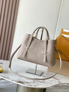 p2300 this section Babylone Tote Handbags Traceability Paris Babylone Trend Community Model: M11463 taupe Material: A-grade all-steel hardware imported original fabrics Packaging: a full set of the original duty-free M Boberly loaded Size: 31 * 21.5 * 13CM-High-fashion Factory