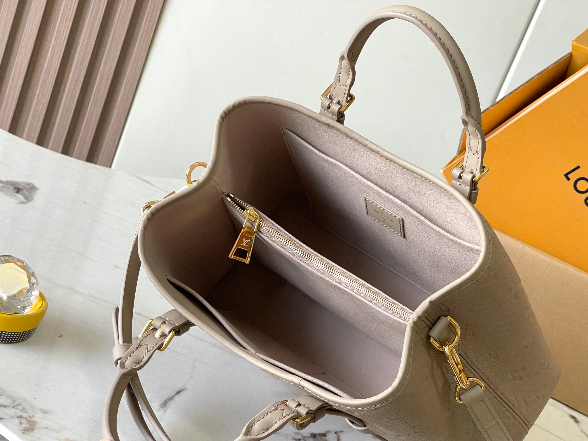Image [9]-p2300 This Babylone Tote Handbags Traceability Paris Babylone Trend Community Model: M11463 Taupe Material: A grade all-steel hardware imported original fabrics Packaging: a full set of the original duty-free M Boberly loaded Dimensions: 31 * 21.5 * 13CM-High Faux Bags