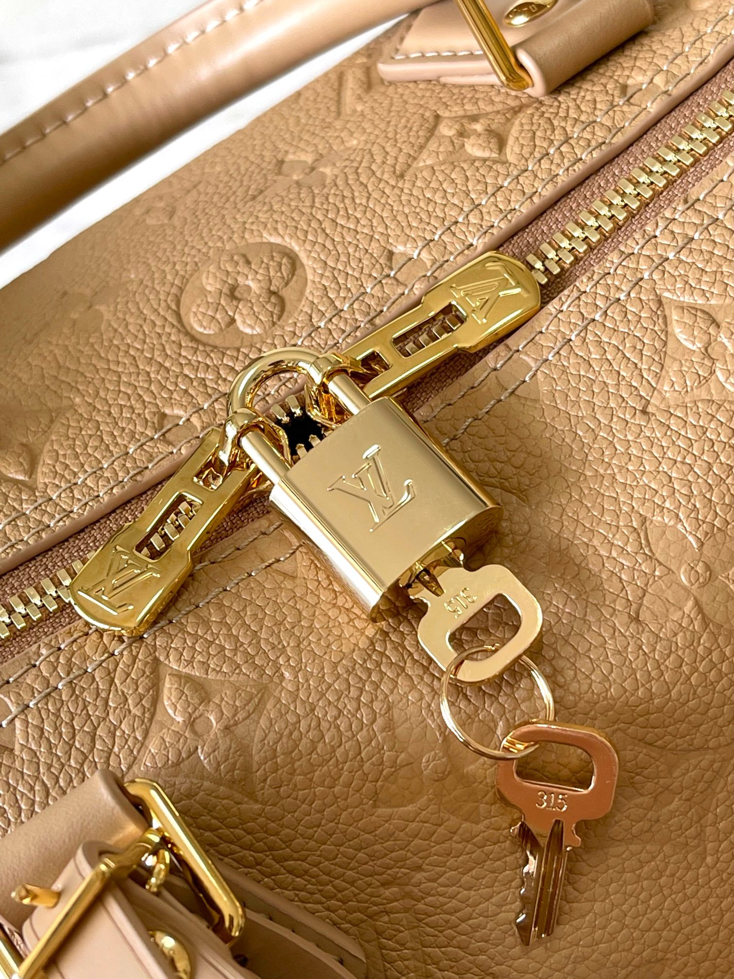 p2400SPEEDY SOFT 30 Handbags Model: M11323 Apricot Material: A grade all-steel hardware imported original fabrics Packaging: a full set of original duty-free M Boberly loaded Size: 21 * 17 * 30 CM-High-fashion Factory