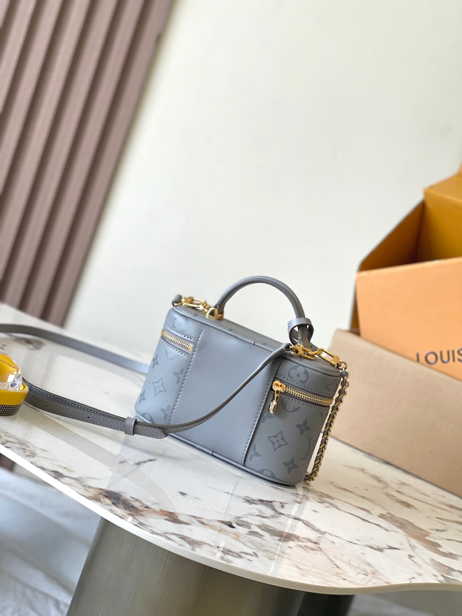 Picture [3]-p2300 this section Vanity Chain Pouch Handbags to Classic Nice Cosmetic Bag Model: M12427 Gray Material: A grade all-steel hardware imported original fabrics Packaging: a full set of the original duty-free M Boberly loaded Size: 19*11.5*6.5CM-High Faux Bags