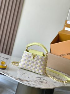 p4100 CAPUCINES EAST WEST mini handbags this Capucines BB handbags Model: M24809 Material: A grade all-steel hardware imported original fabrics Packaging: a full set of original duty-free M Bobberly loaded Size: 21 * 14 * 8CM - high imitation factory