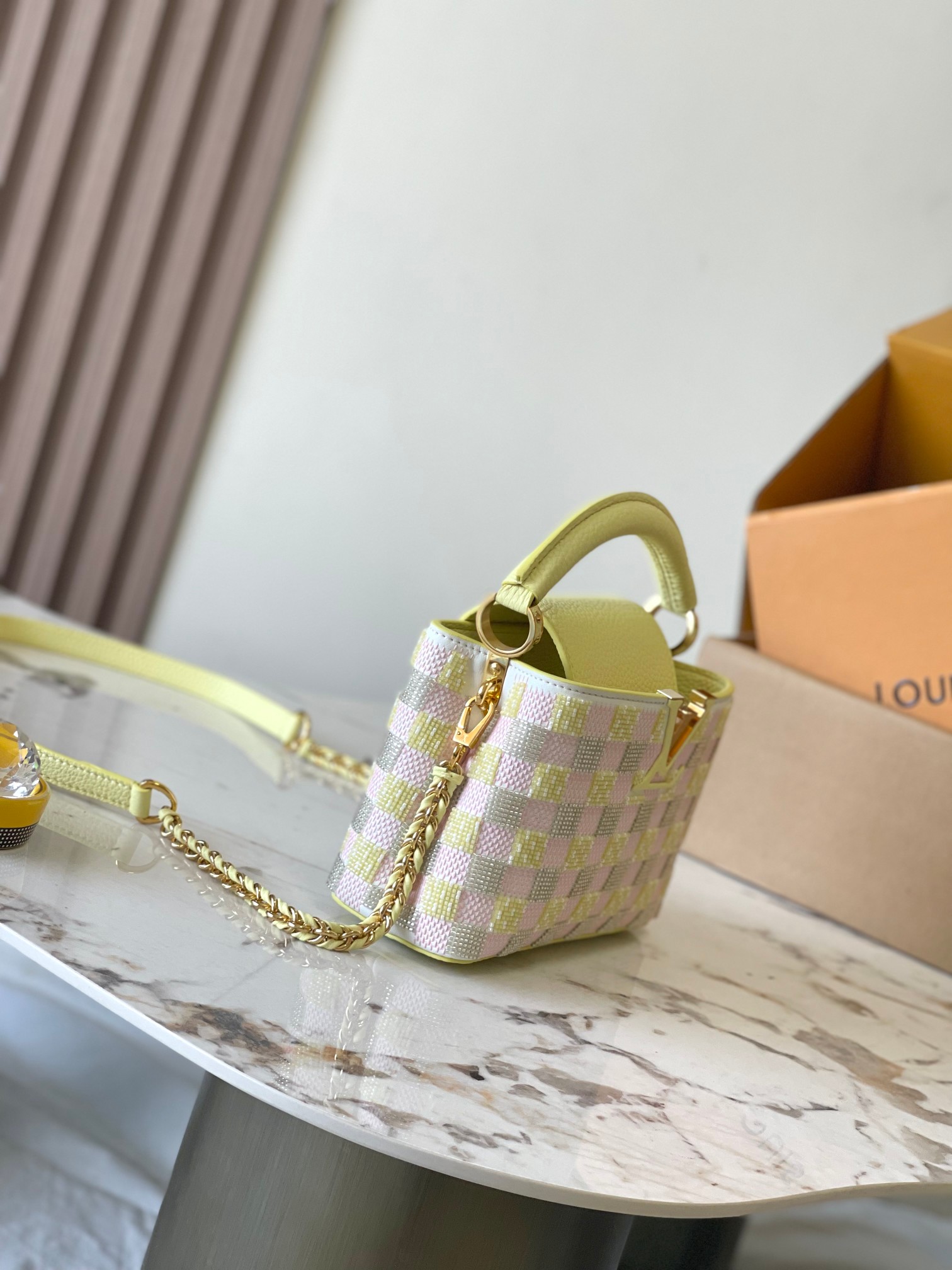 Picture [2]-p4100 CAPUCINES EAST WEST Mini Handbags This Capucines BB Handbags Model: M24809Materials: A grade all-steel hardwareImported original fabricsPackaging: a full set of original duty-free M Bobberly packageSize: 21*14*8CM-High-fashion bags