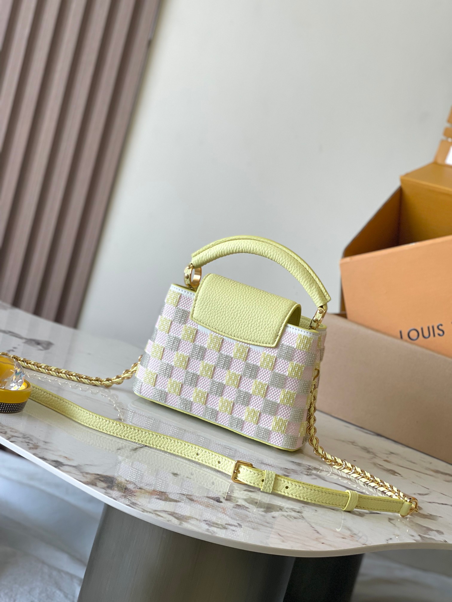 Picture [3]-p4100 CAPUCINES EAST WEST Mini Handbags This Capucines BB Handbags Model: M24809Materials: A grade all-steel hardwareImported original fabricsPackaging: a full set of original duty-free M Bobberly packageSize: 21*14*8CM-High-fashion bags