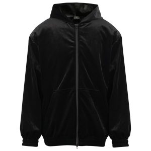 P820 Balenciaga 丝绒连帽外套
面料：定制v18进口定制韩绒面料 质感肉眼可见 舒适贴肤 前幅饰以同质化clean fit展示 搭配后幅Balenciaga 奥钻烫图点缀 可以展现不同的摄人之美 闪耀满钻的别致辉映 弥漫艺术气息 衣品即气质 即名片 把态度穿在身上
工艺：采用高温气蹦机压烫 通过高温气体与布料接触 利用热能和压力对布料进行压烫处理 能够确保热量分布的均匀性
辅料：定制1:1 BLCG双B拉链 
 定制1:1 奥钻
 定制1:1 BLCG 商标
版型： 宽松版型
尺码： S M L
独家专供-高仿包包