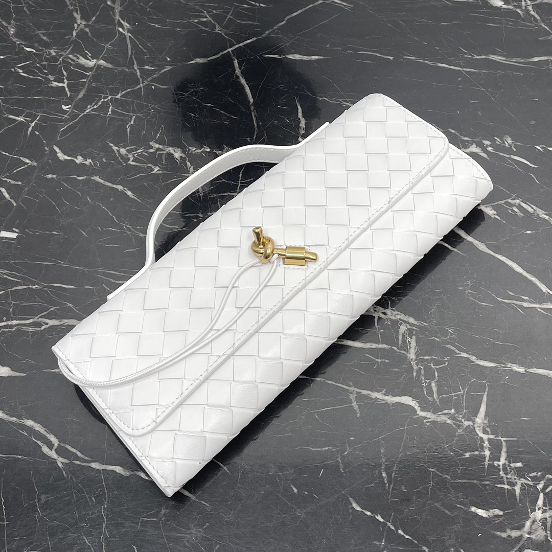 Bottega Veneta white Andiamo new design imported original sheepskin material touch delicate high-level delicate and was hard grass ~ "bag" can really cure all diseases metal and preparation of the collision so that the overall look more fashionable sense of seniority and its silhouette line re-interpretation of the traditional classic almost completely unpicky occasions Model No. 3078 size 31 * 13 * 3cm: 3078 size: 31 * 13 * 3cm-high imitation factory