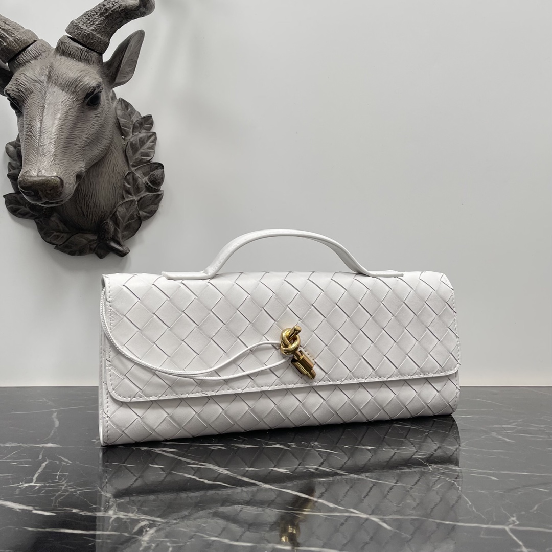 Bottega Veneta white Andiamo new design imported original sheepskin material touch delicate high-level delicate and was hard grass ~ "bag" can really cure all diseases metal and preparation of the collision so that the overall look more fashionable sense of seniority and its silhouette line re-interpretation of the traditional classic almost completely unpicky occasions Model No. 3078 size 31 * 13 * 3cm: 3078 size: 31 * 13 * 3cm-high imitation factory