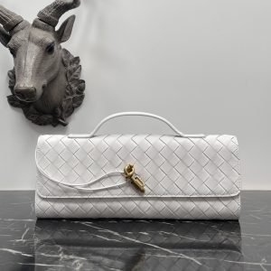 Bottega Veneta white Andiamo new design imported original sheepskin material touch delicate high-level delicate and was hard grass ~ "bag" can really cure all diseases metal and preparation of the collision so that the overall look more fashionable sense of seniority and its silhouette line re-interpretation of the traditional classic almost completely unpicky occasions Model No. 3078 size 31 * 13 * 3cm: 3078 size: 31 * 13 * 3cm-high imitation factory