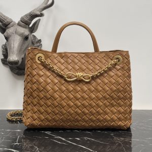 Bv acorn brown andiamo eight buckle chain terms ⛓chain bag This season's most practical bag is also the main paragraph old money old money style finally returned 😭 every household is catering to the young group only bv back to its own best style and flavor the whole is not overly designed is very simple square open bag only the shoulder strap on the