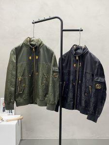 P820 Gucci古驰💥独家专供新款男士休闲立领夹克 透气舒适 高端定制 高版本 时尚百搭爆款⚠️⚠️✨✨进口面料 手感超柔软细腻  穿着亲肤舒适 高端精品 代工厂精细做工 上身非常赞 男士必备单品 三标齐全 码数M-3XL-高仿包包