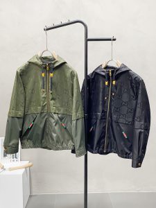P820 Gucci古驰💥独家专供新款男士休闲连帽夹克 透气舒适 高端定制 高版本 时尚百搭爆款⚠️⚠️✨✨进口面料 手感超柔软细腻  穿着亲肤舒适 高端精品 代工厂精细做工 上身非常赞 男士必备单品 三标齐全 码数M-3XL-高仿包包
