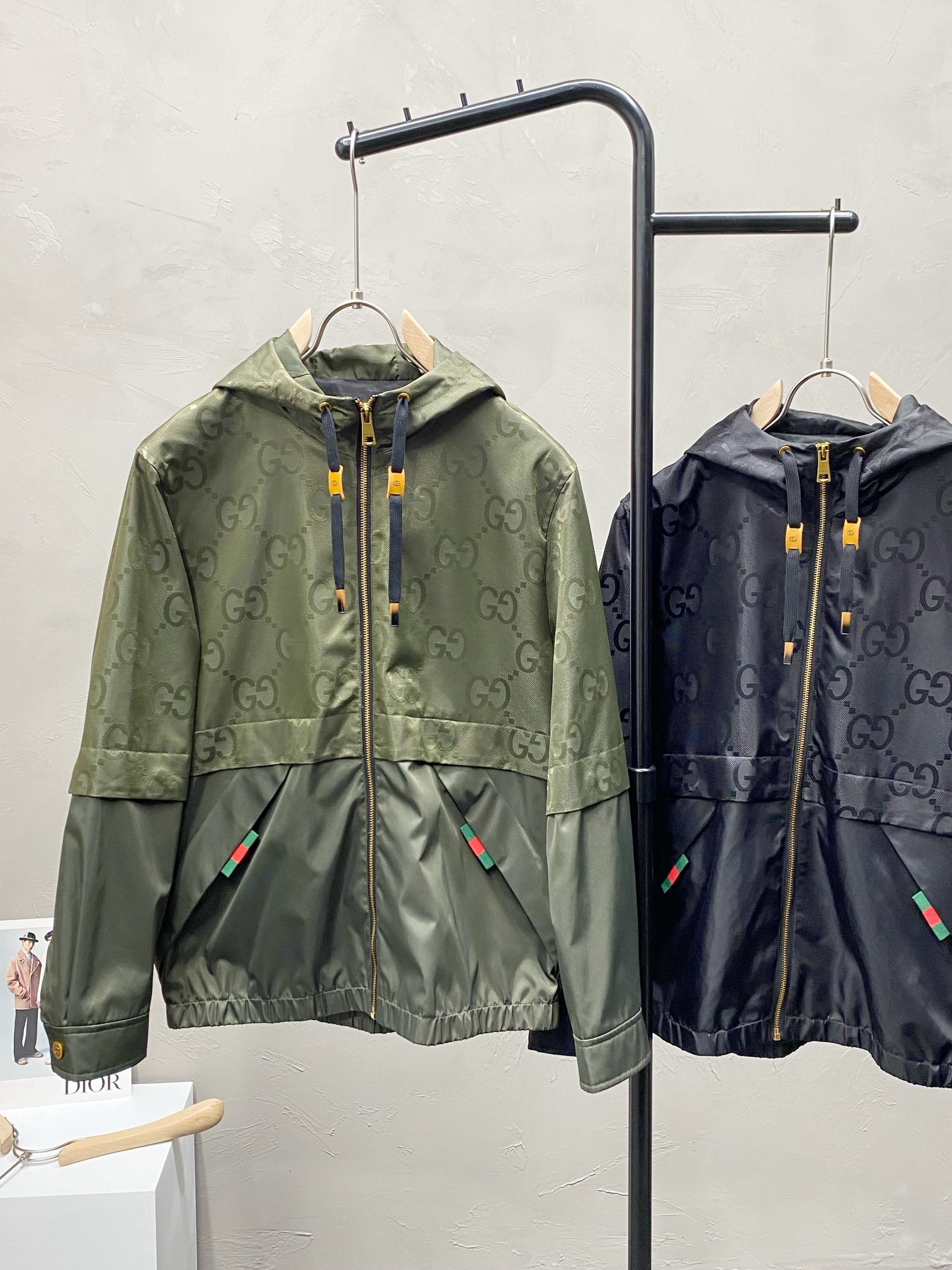 图片[3]-P820 Gucci古驰💥独家专供新款男士休闲连帽夹克 透气舒适 高端定制 高版本 时尚百搭爆款⚠️⚠️✨✨进口面料 手感超柔软细腻  穿着亲肤舒适 高端精品 代工厂精细做工 上身非常赞 男士必备单品 三标齐全 码数M-3XL-高仿包包