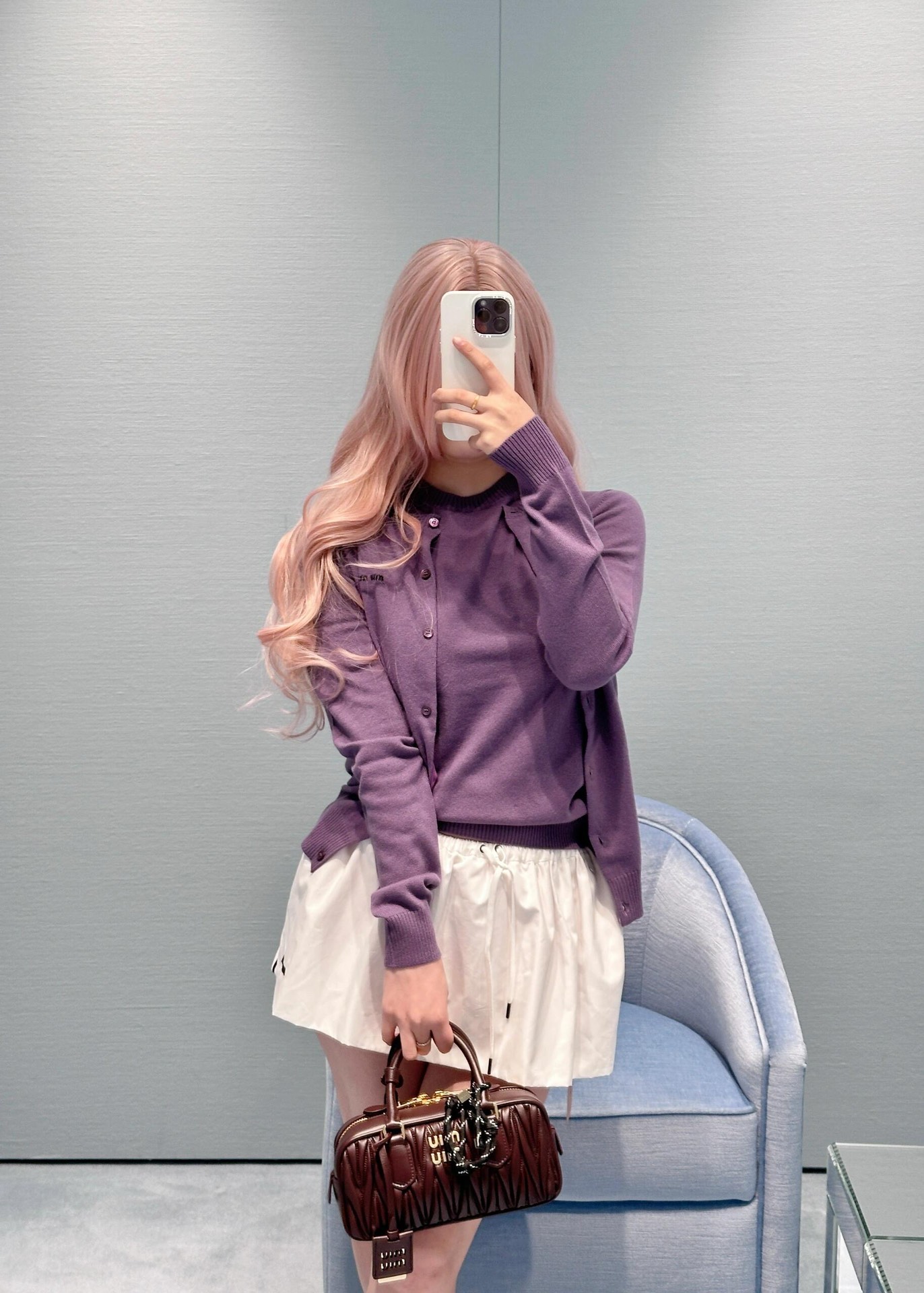 💰P460 MiuMiu 24Fw early fall new models new color purple jacquard letters round neck knit cardigan丨100% cashmere skin-friendly and comfortable ~ comes with a hazy sense of fairy easy to wear the French exquisite romantic in line with the warm atmosphere appears to be even more light and bright full of vitality and vitality Chest jacquard letters design Su add the eye-catching interpretation of the trend of identity pop single recommended! Available in S/M/L