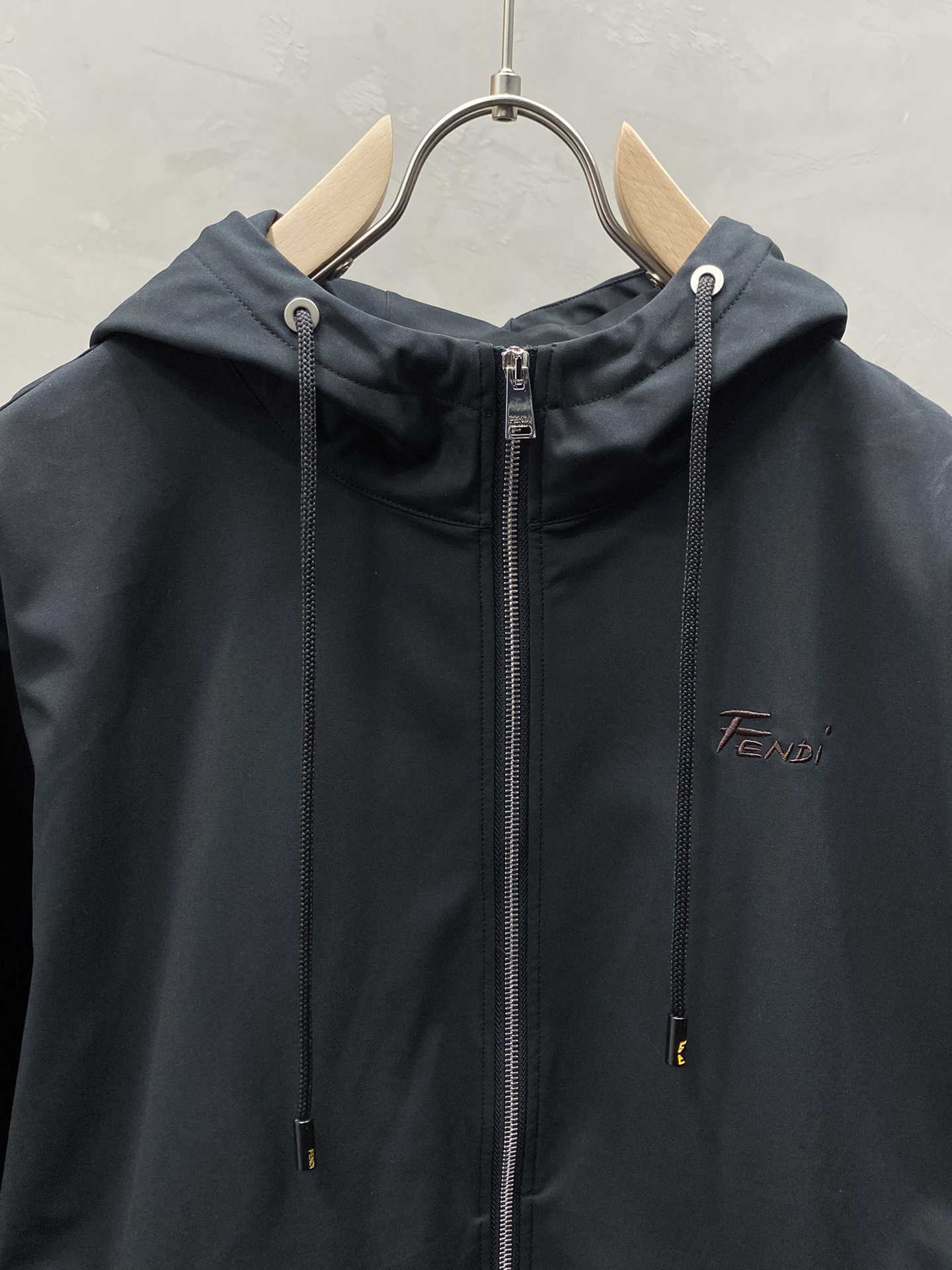 Picture [3]-P820FENDI Fendi 💥 exclusive exclusive latest fashion spring and fall hooded jacket classic design sense and value of the jacket quality is not picky quality control can be directly into the hands of the high end of the perfect product that can not be faulted! Through the details of the picture can feel its strong aura of polytropic warmth and warmth effect is remarkable, do not have to worry about a little bit of cold! Fashion and functionality both the whole section looks more luxurious atmosphere! Size: M-3XL-High Faux Bags