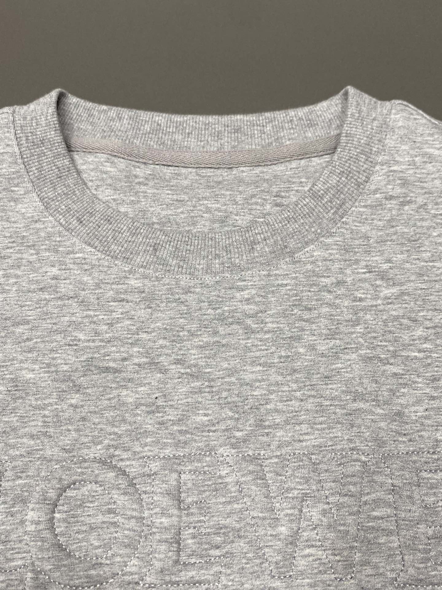 P540 Loewe Loewe 💥 exclusive exclusive fall and winter new men's casual sweater high-end customized high version of the fashion versatile explosive models ⚠️✨ the original imported fabric collar hem logo design feel super soft and delicate wear skin-friendly and comfortable high-end boutique OEM fine workmanship on the body is very good men's must-have single product complete three labels Size 48-56