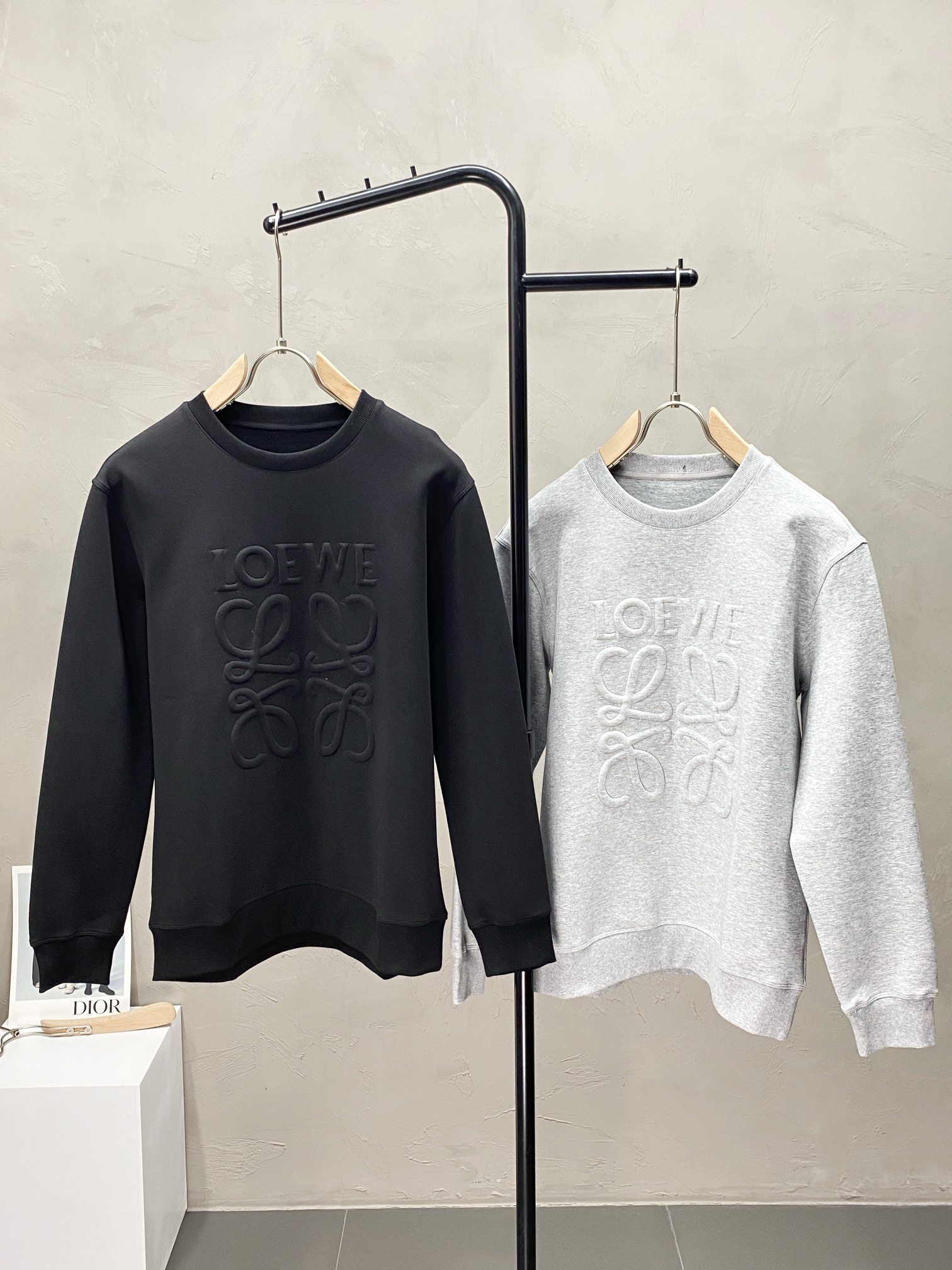 P540 Loewe Loewe 💥 exclusive exclusive fall and winter new men's casual sweater high-end customized high version of the fashion versatile explosive models ⚠️✨ the original imported fabric collar hem logo design feel super soft and delicate wear skin-friendly and comfortable high-end boutique OEM fine workmanship on the body is very good men's must-have single product complete three labels Size 48-56