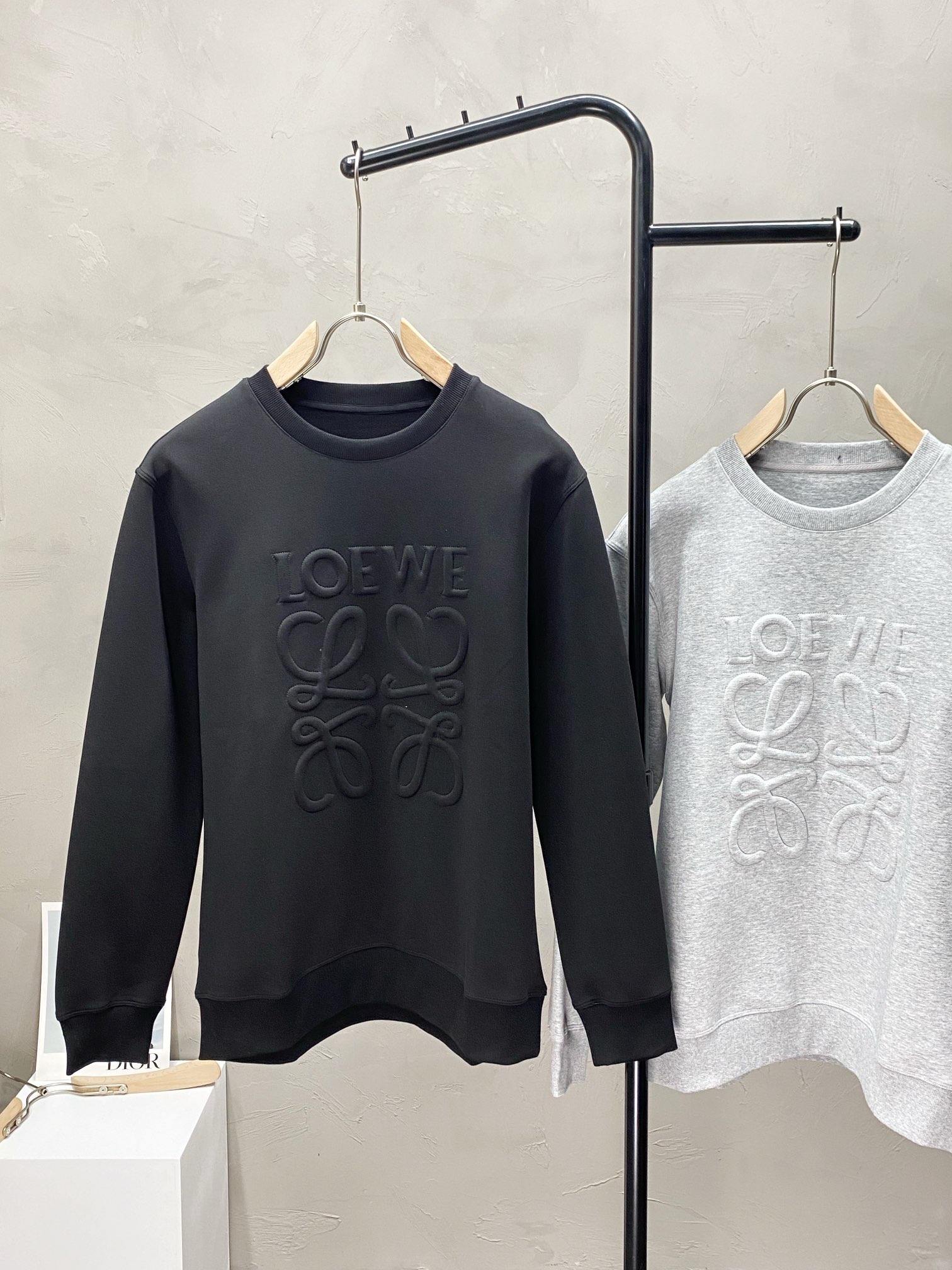 P540 Loewe Loewe 💥 exclusive exclusive fall and winter new men's casual sweater high-end customized high version of the fashion versatile explosive models ⚠️✨ the original imported fabric collar hem logo design feel super soft and delicate wear skin-friendly and comfortable high-end boutique OEM fine workmanship on the body is very good men's must-have single product complete three labels Size 48-56