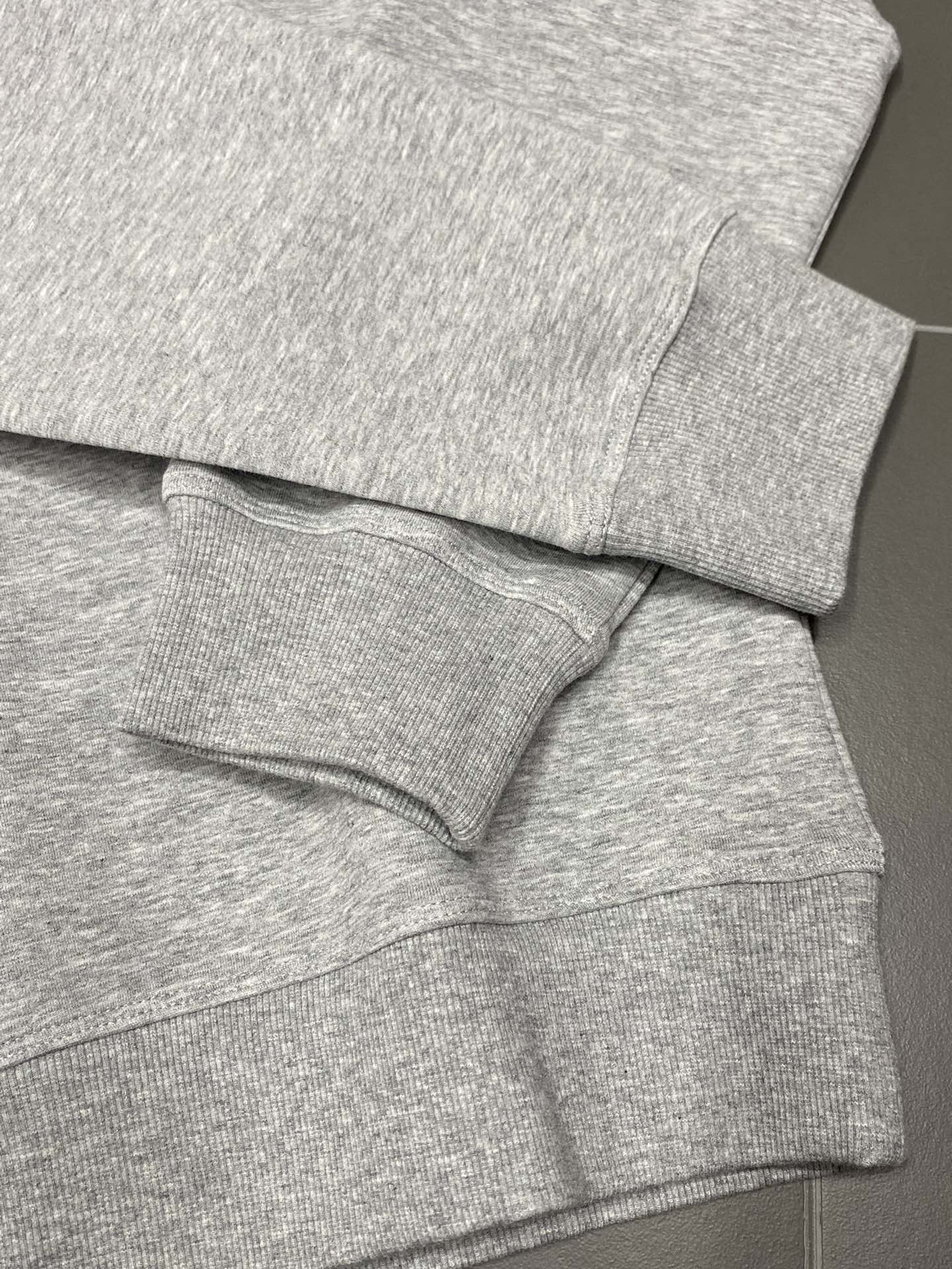 P540 Loewe Loewe 💥 exclusive exclusive fall and winter new men's casual sweater high-end customized high version of the fashion versatile explosive models ⚠️✨ the original imported fabric collar hem logo design feel super soft and delicate wear skin-friendly and comfortable high-end boutique OEM fine workmanship on the body is very good men's must-have single product complete three labels Size 48-56
