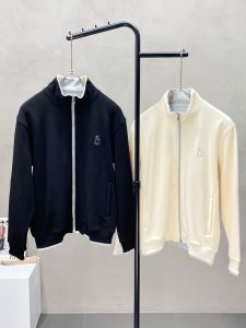 P700 BC-Brunello Cucineli 布鲁内洛 •库
奇内利💥独家专供最新时尚秋冬外套经典设计感与颜值爆棚的外套品质更是无法挑剔品控可以直接入手不容过错的高端臻品！通过细节图片便可感受到它强悍的气场聚温保暖效果显著完全不用担心会有一点寒意！时尚与功能性兼备整款显得更加的奢华大气！
尺码：48-56-高仿包包