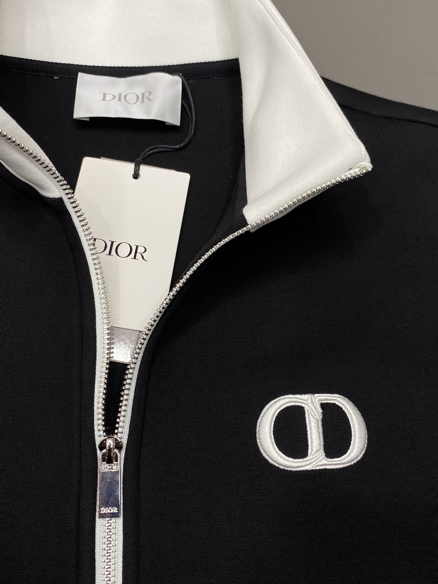 P1070/set Dior Dior 💥 Exclusive exclusive new counter with the same models of fall and winter suit breathable comfortable and casual! Senior sense of full! Details of exquisite high-grade workmanship impeccable! The original high-end fabrics are very senior! The fabric is stiff and wrinkle-resistant wear warmth sharp and stylish yards M-3XL!