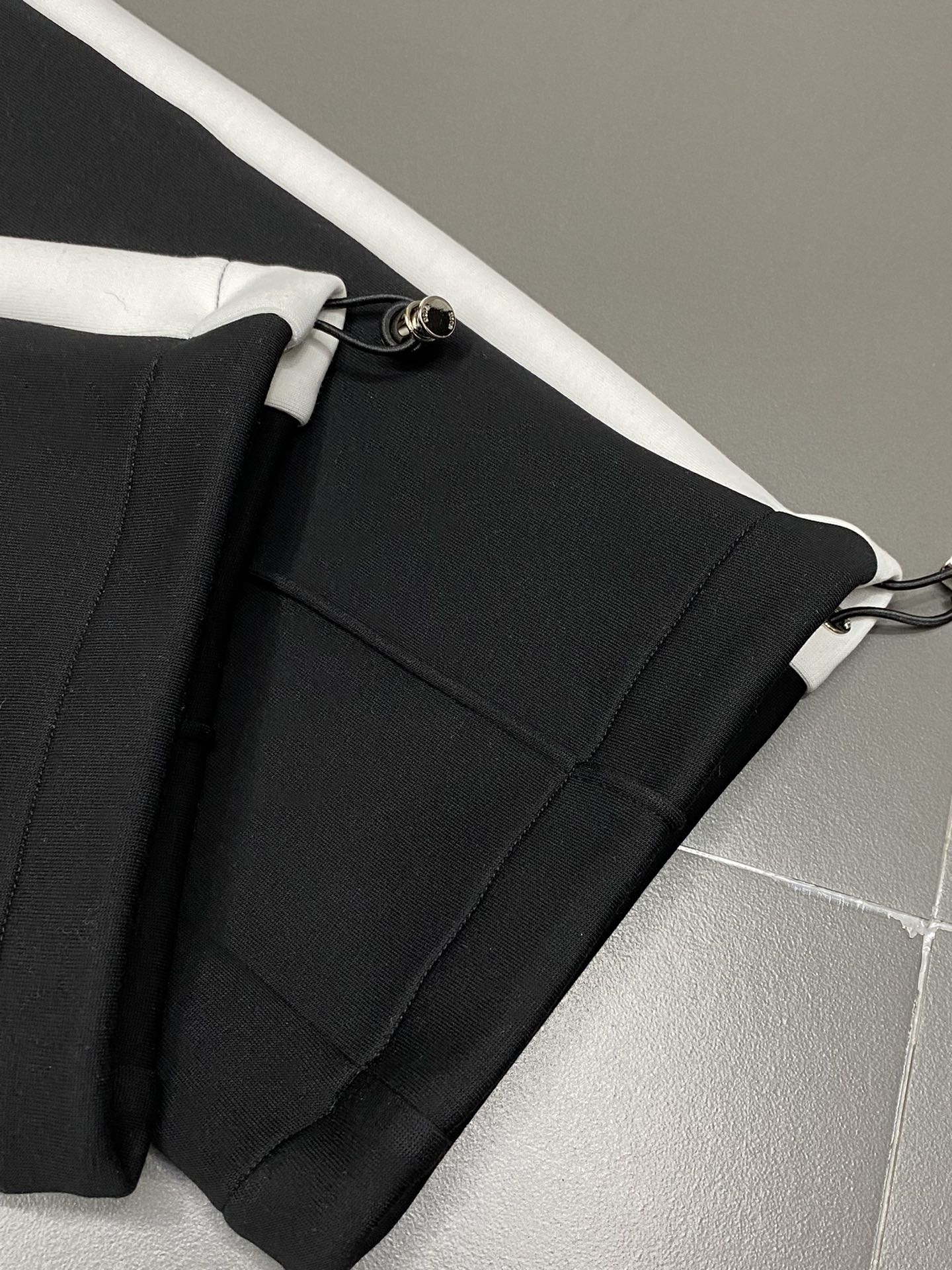 P1070/set Dior Dior 💥 Exclusive exclusive new counter with the same models of fall and winter suit breathable comfortable and casual! Senior sense of full! Details of exquisite high-grade workmanship impeccable! The original high-end fabrics are very senior! The fabric is stiff and wrinkle-resistant wear warmth sharp and stylish yards M-3XL!