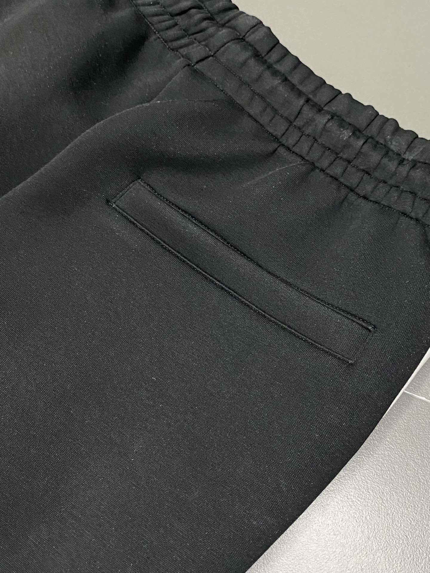 P1070/set Dior Dior 💥 Exclusive exclusive new counter with the same models of fall and winter suit breathable comfortable and casual! Senior sense of full! Details of exquisite high-grade workmanship impeccable! The original high-end fabrics are very senior! The fabric is stiff and wrinkle-resistant wear warmth sharp and stylish yards M-3XL!