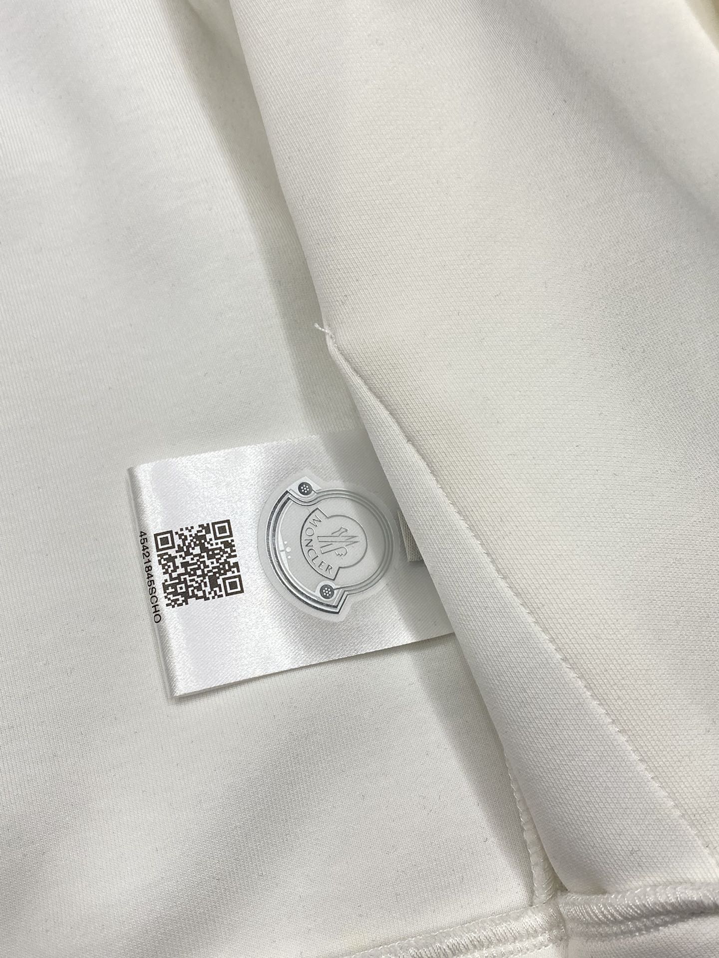 图片[8]-P790 Moncler蒙口💥独家专供最新时尚秋冬连帽夹克经典设计感与颜值爆棚的外套品质更是无法挑剔品控可以直接入手不容过错的高端臻品！通过细节图片便可感受到它强悍的气场聚温保暖效果显著完全不用担心会有一点寒意！时尚与功能性兼备整款显得更加的奢华大气！
尺码：M-3XL-高仿包包