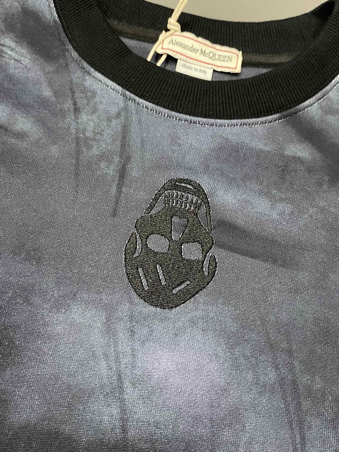 图片[7]-P560 Alexander McQueen麦昆💥独家专供新款男士休闲卫衣 高端定制 高版本 时尚百搭爆款⚠️✨原版进口面料 领口衣摆 logo图案设计 手感超柔软细腻 穿着亲肤舒适 高端精品 代工厂精细做工 上身非常赞 男士必备单品 三标齐全 尺码：M-3XL-高仿包包