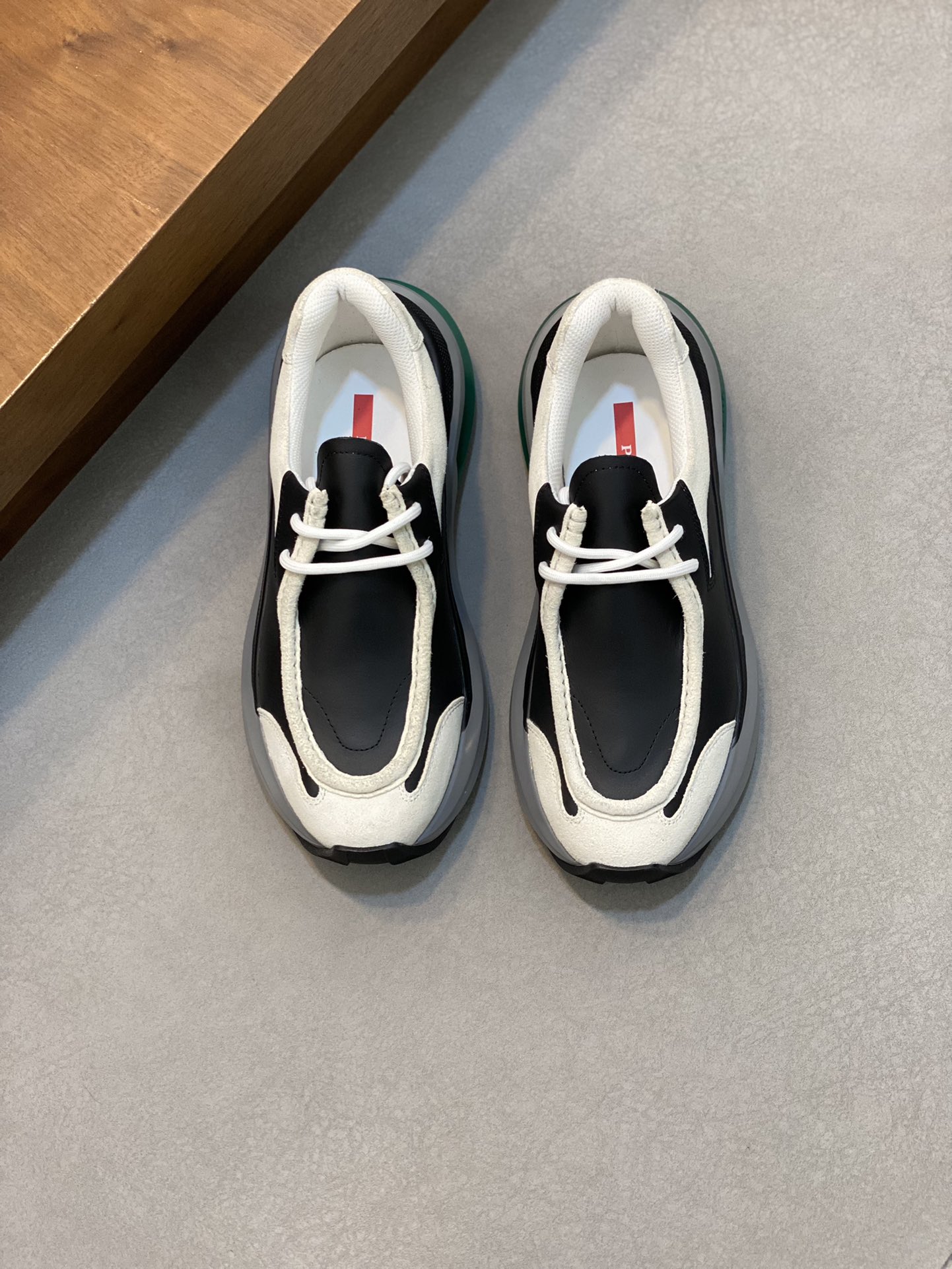 P900 P 🔍 普 炸街男神运动鞋新品来袭发售原厂配置意大利进口原版面料经典版面运动潮达人进口水染牛皮里垫鞋底：原厂特供原版底超级舒适原厂跟单货 🔍🔍🔍高品质可随意进出专柜欢迎对比码数39-44（可订38 45 ）-Comparison of yardage 39-44 ( Can order 38 45 ）-High imitation factory