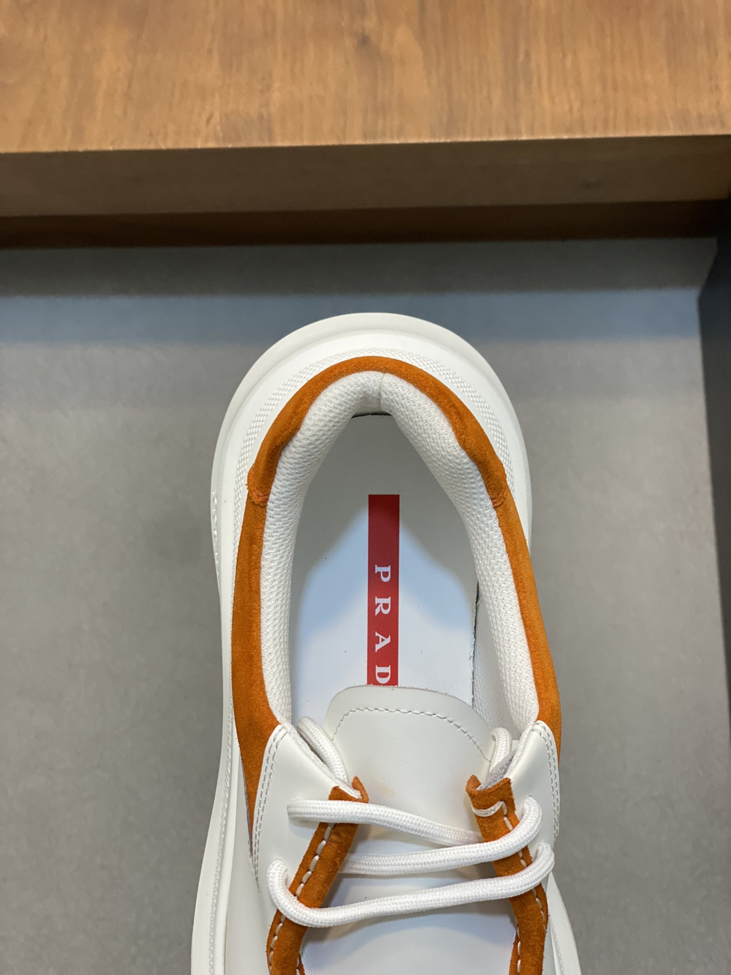 P900 P 🔍 普 炸街男神运动鞋新品来袭发售原厂配置意大利进口原版面料经典版面运动潮达人进口水染牛皮里垫鞋底：原厂特供原版底超级舒适原厂跟单货 🔍🔍🔍高品质可随意进出专柜欢迎对比码数39-44（可订38 45 ）-Comparison of yardage 39-44 ( Can order 38 45 ）-High imitation factory