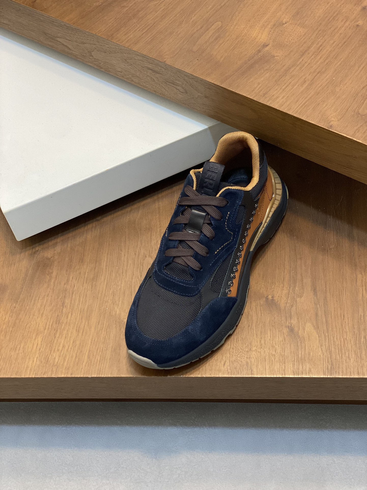 P1100 Berluti Skyrunning leather and nylon sneakers｜Decorative hand stitching｜Printed calfskin details｜Suede calfskin on back top｜Mesh lining and lightly padded sides for extra comfort｜Ultra-lightweight rubber outsole｜Collaboration with Vibram to createSize: 39-44 (38.45 made to order)-High-quality imitation factory