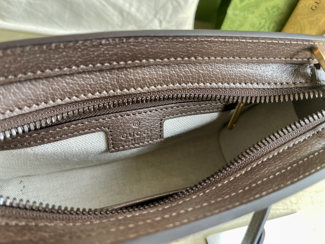 Model No.: 795467 Size: 22/15/4.5 P1560 A selection of mini crossbody, briefcase, and tote bags with practical details for a new look This ultra-mini bag from the Ophidia collection is crafted in beige and ebony GG Supreme canvas and features a detachable shoulder strap Beige and ebony GG Supreme canvas Brown leather piping Gold tone hardware Red and green webbingCotton and linen blend liningDouble G detachable shoulder strap (55cm high)Zipper closure-High-fashion factory