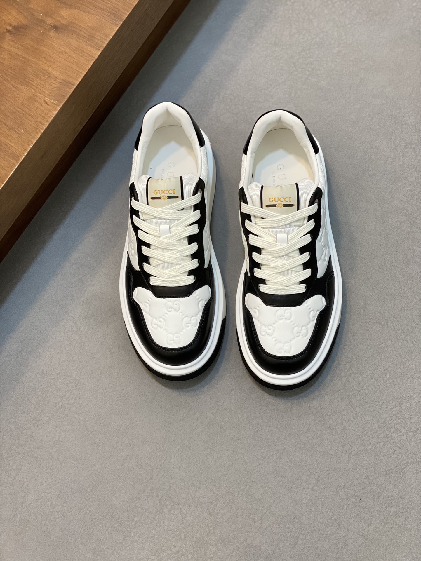 P920 ▫️G family men's GG sneakers choose imported cowhide to create a simple and comfortable version of the lining of the first layer of cowhide tongue decorated with the brand logo details fine first layer of water-dyed cowhide lining to create a comfortable foot!Size: 38-44 (45 customized)