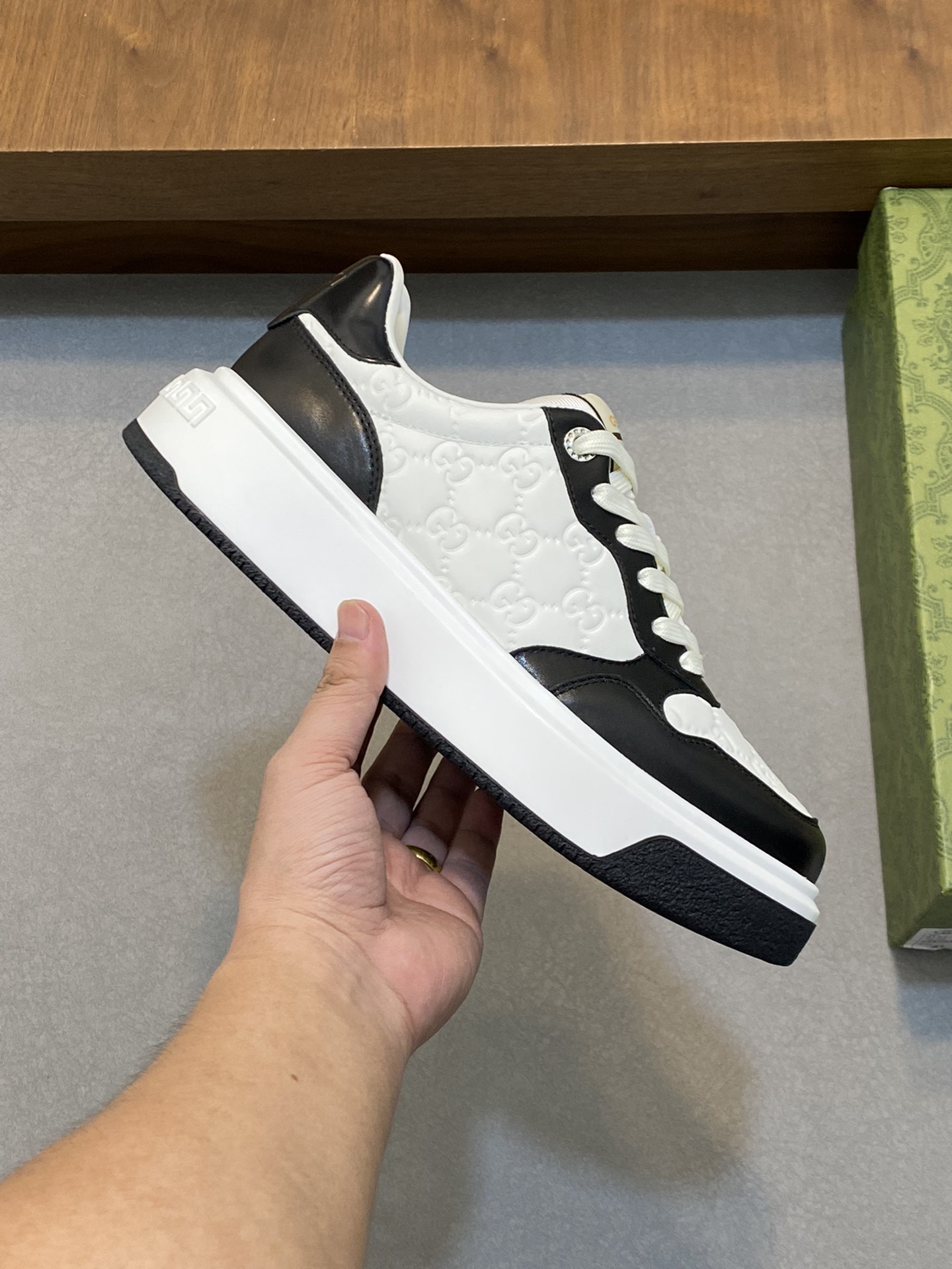 P920 ▫️G family men's GG sneakers choose imported cowhide to create a simple and comfortable version of the lining of the first layer of cowhide tongue decorated with the brand logo details fine first layer of water-dyed cowhide lining to create a comfortable foot!Size: 38-44 (45 customized)