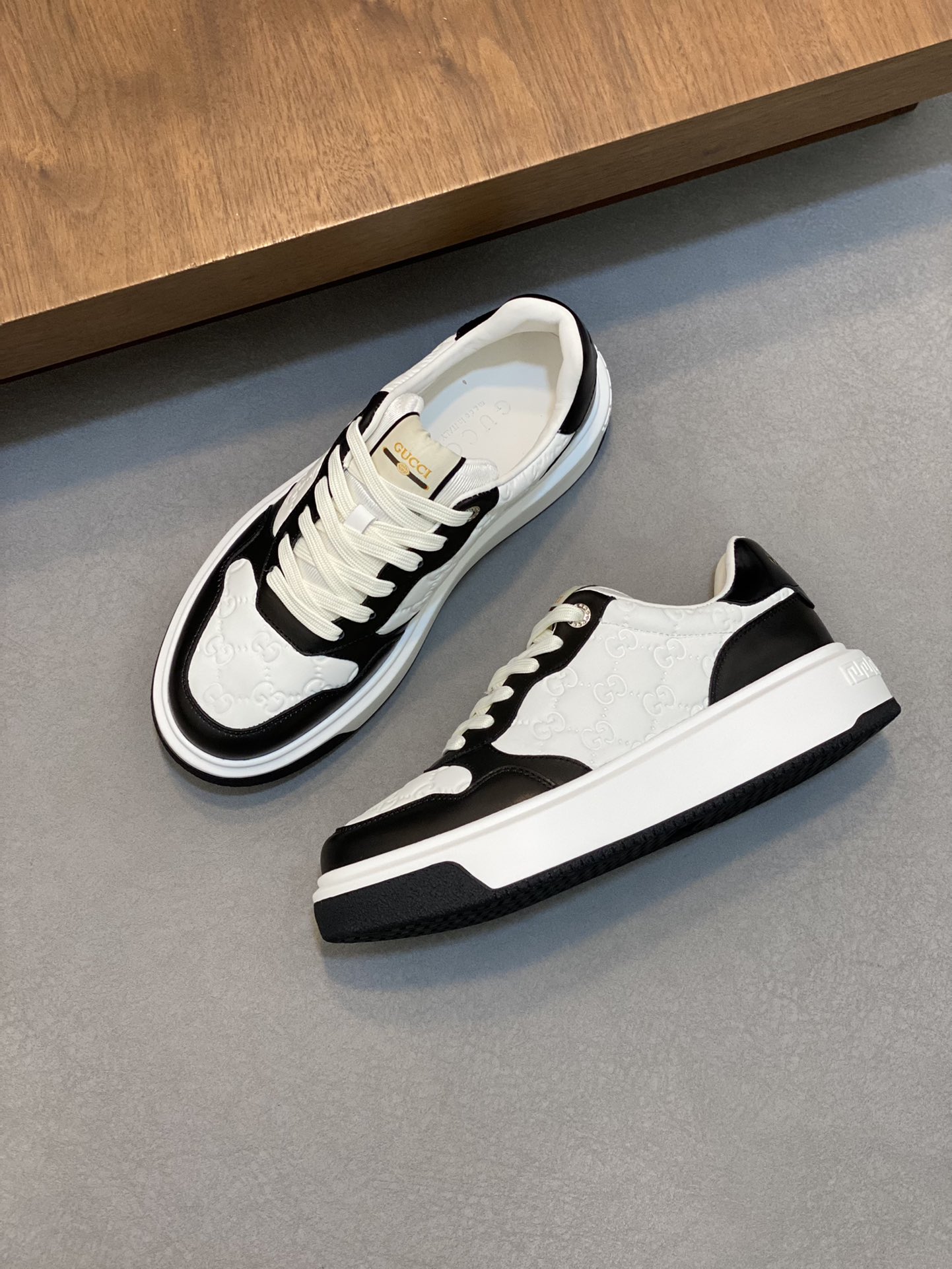 P920 ▫️G family men's GG sneakers choose imported cowhide to create a simple and comfortable version of the lining of the first layer of cowhide tongue decorated with the brand logo details fine first layer of water-dyed cowhide lining to create a comfortable foot!Size: 38-44 (45 customized)