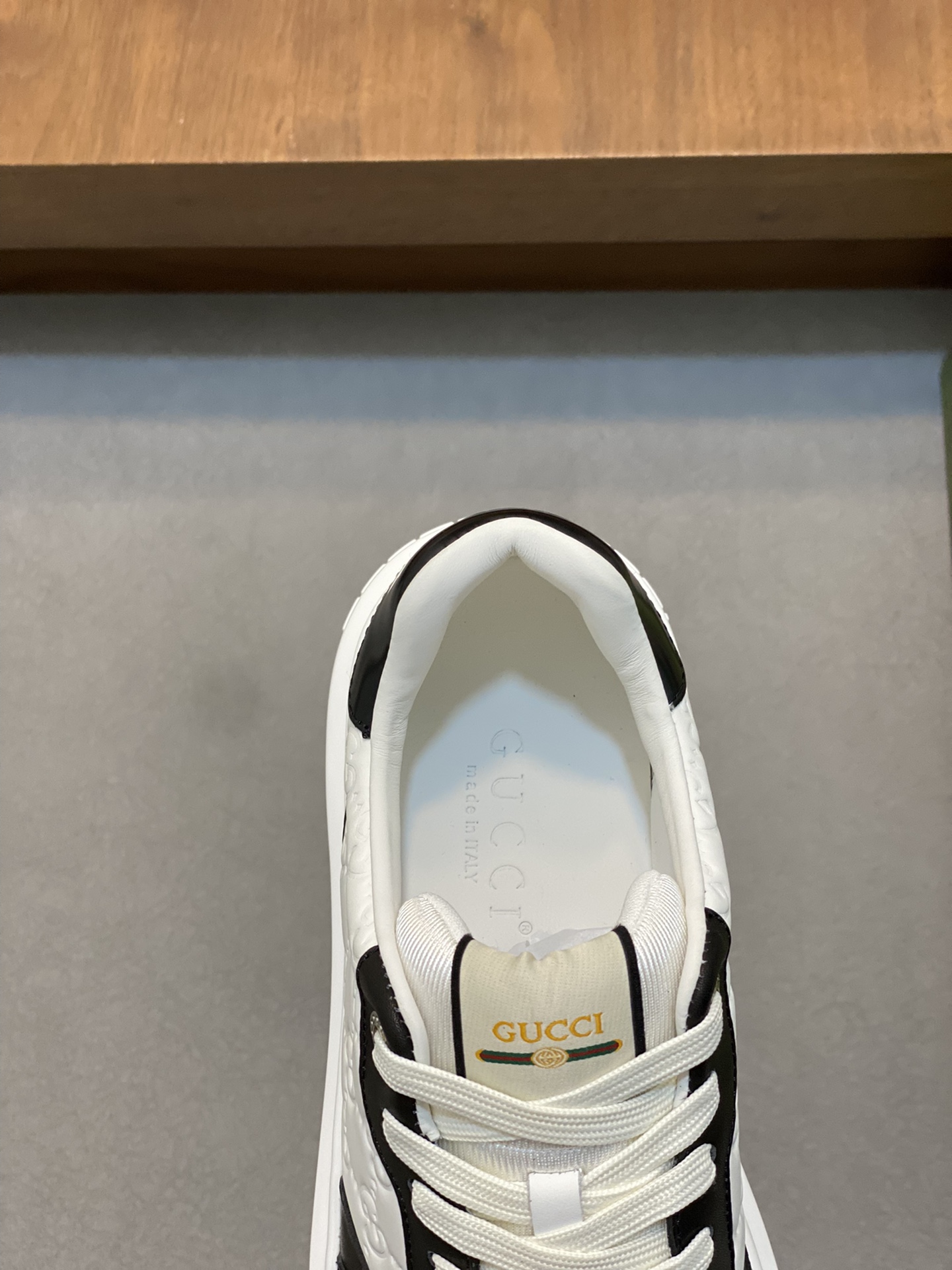 P920 ▫️G family men's GG sneakers choose imported cowhide to create a simple and comfortable version of the lining of the first layer of cowhide tongue decorated with the brand logo details fine first layer of water-dyed cowhide lining to create a comfortable foot!Size: 38-44 (45 customized)